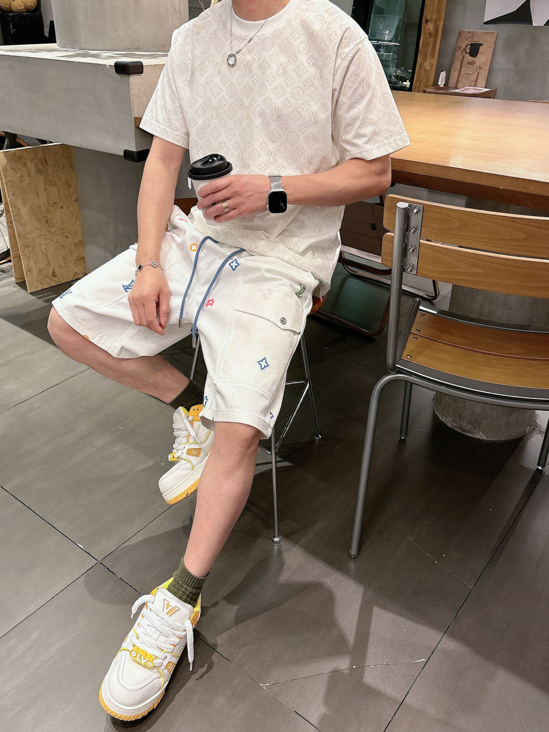 LV   三标齐全 2026夏季新款男士休闲短裤，高级定制面料透气面料 透气弹力舒适度极高，细节无可挑剔