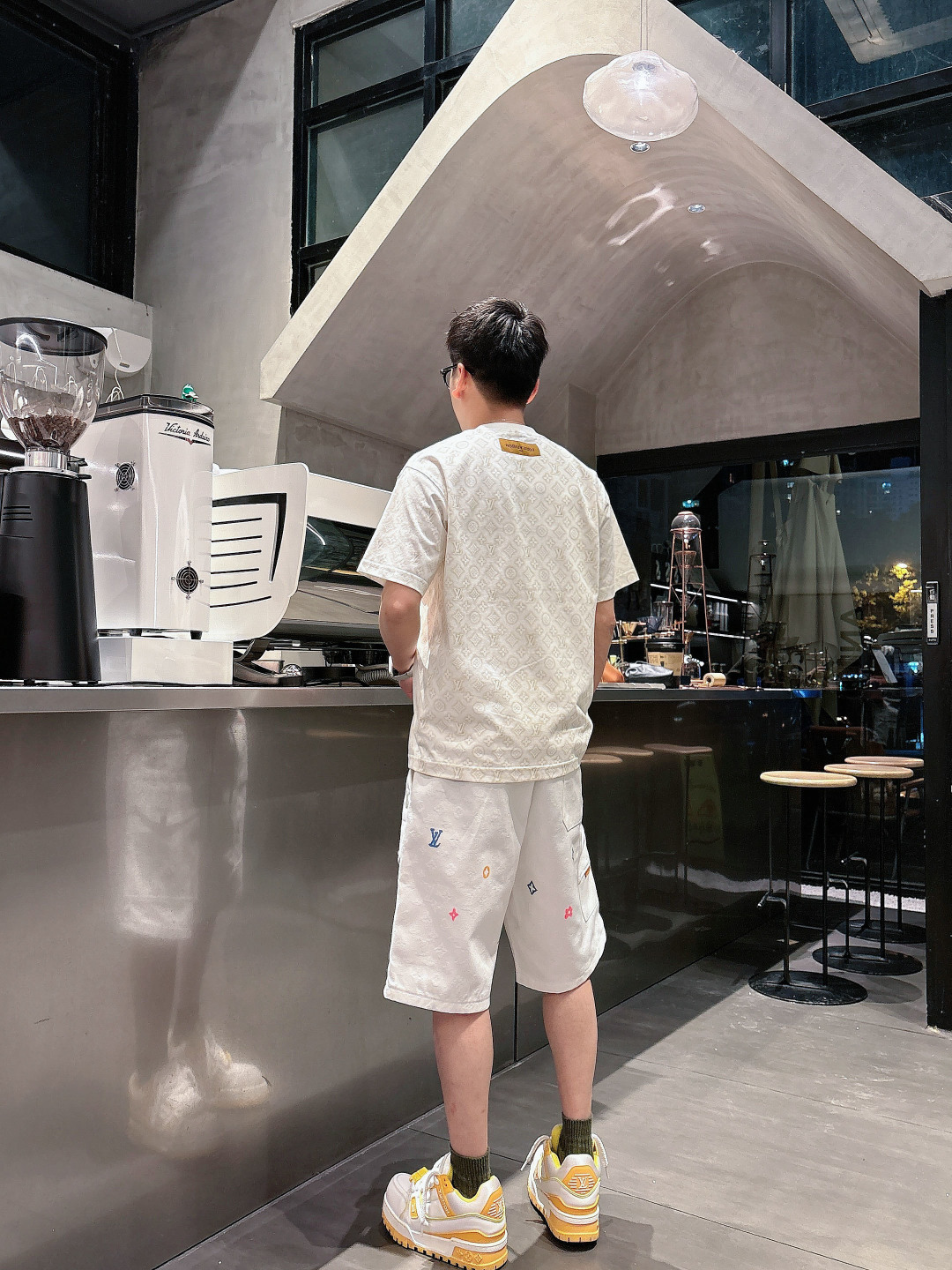 LV   三标齐全 2026夏季新款男士休闲短裤，高级定制面料透气面料 透气弹力舒适度极高，细节无可挑剔