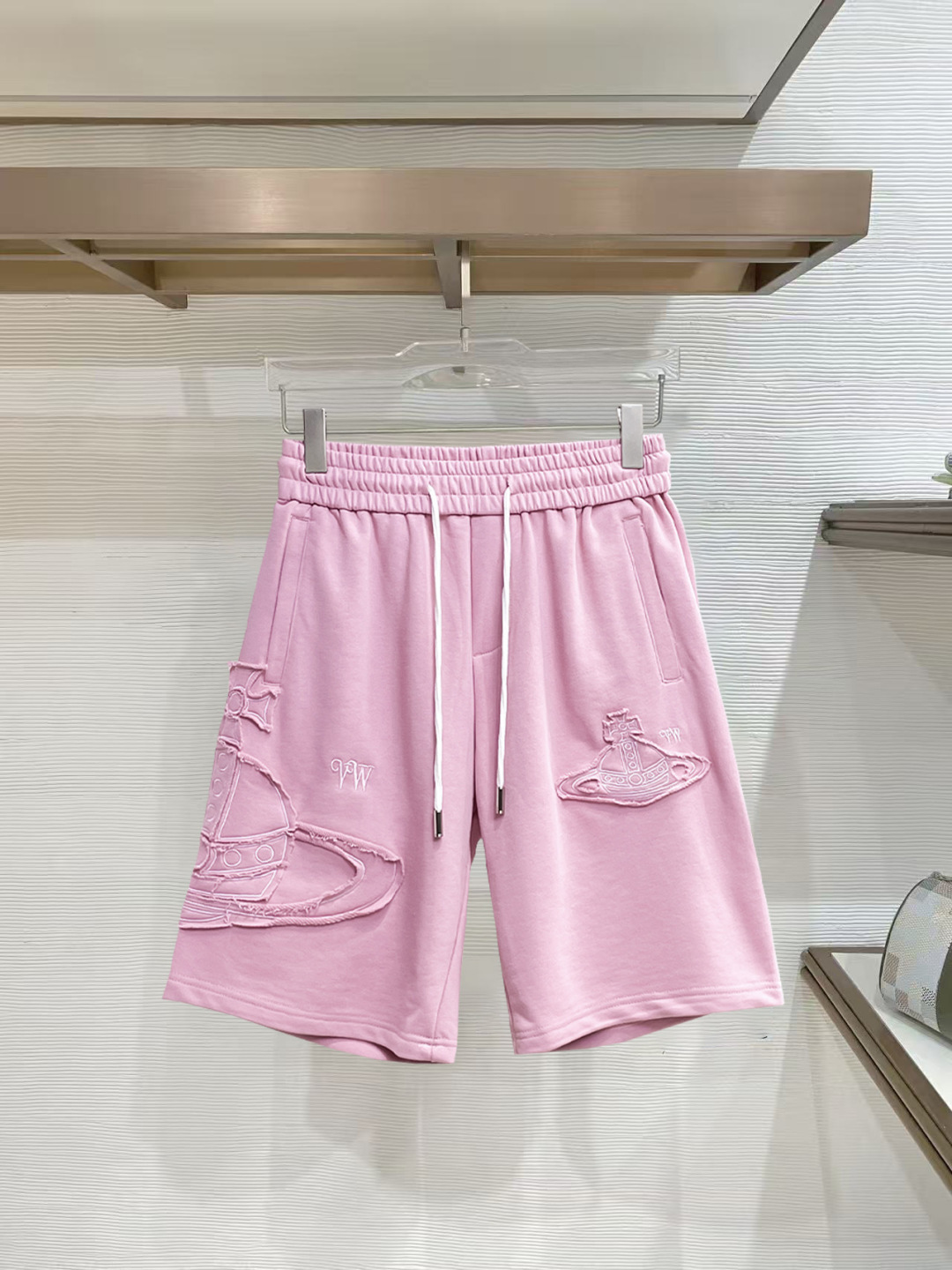 NO:777373,Queen Mother West's three-standard complete 2026 summer new men's casual shorts, advanced custom-made breathable fabrics, extremely breathable, elastic and comfortable, with impeccable details, top-grade accessories, original logo design concept, delicate and soft feel!  The upper body fit is awesome!  Sizes M-XXXL, please state your height and weight when ordering,,shorts,19860909西太后 三标齐全 2026夏季新款男士休闲短裤,高级定制面料透气面料 透气弹力舒适度极高,细节无可挑剔,顶级辅料配备,原版logo设计理念,手感细腻柔软！上身版型超赞！尺码M-XXXL下单报身高体重,,shorts,,Men's clothing