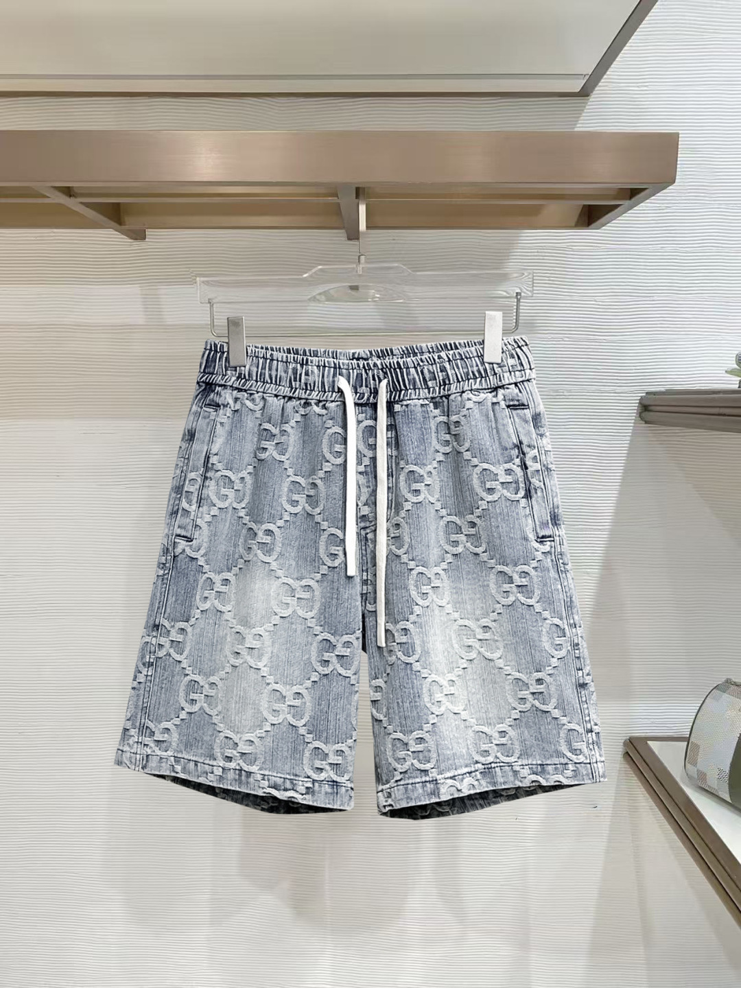 NO:777395,Gucci's three-standard complete 2026 new summer men's casual shorts, advanced custom-made breathable fabrics, extremely breathable, elastic and comfortable, impeccable details, top-grade accessories, original logo design concept, delicate and soft feel!  The upper body fit is awesome!  Sizes M-XXXL, please state your height and weight when ordering,,shorts,19860909古奇 三标齐全 2026夏季新款男士休闲短裤,高级定制面料透气面料 透气弹力舒适度极高,细节无可挑剔,顶级辅料配备,原版logo设计理念,手感细腻柔软！上身版型超赞！尺码M-XXXL下单报身高体重,,shorts,,Men's clothing