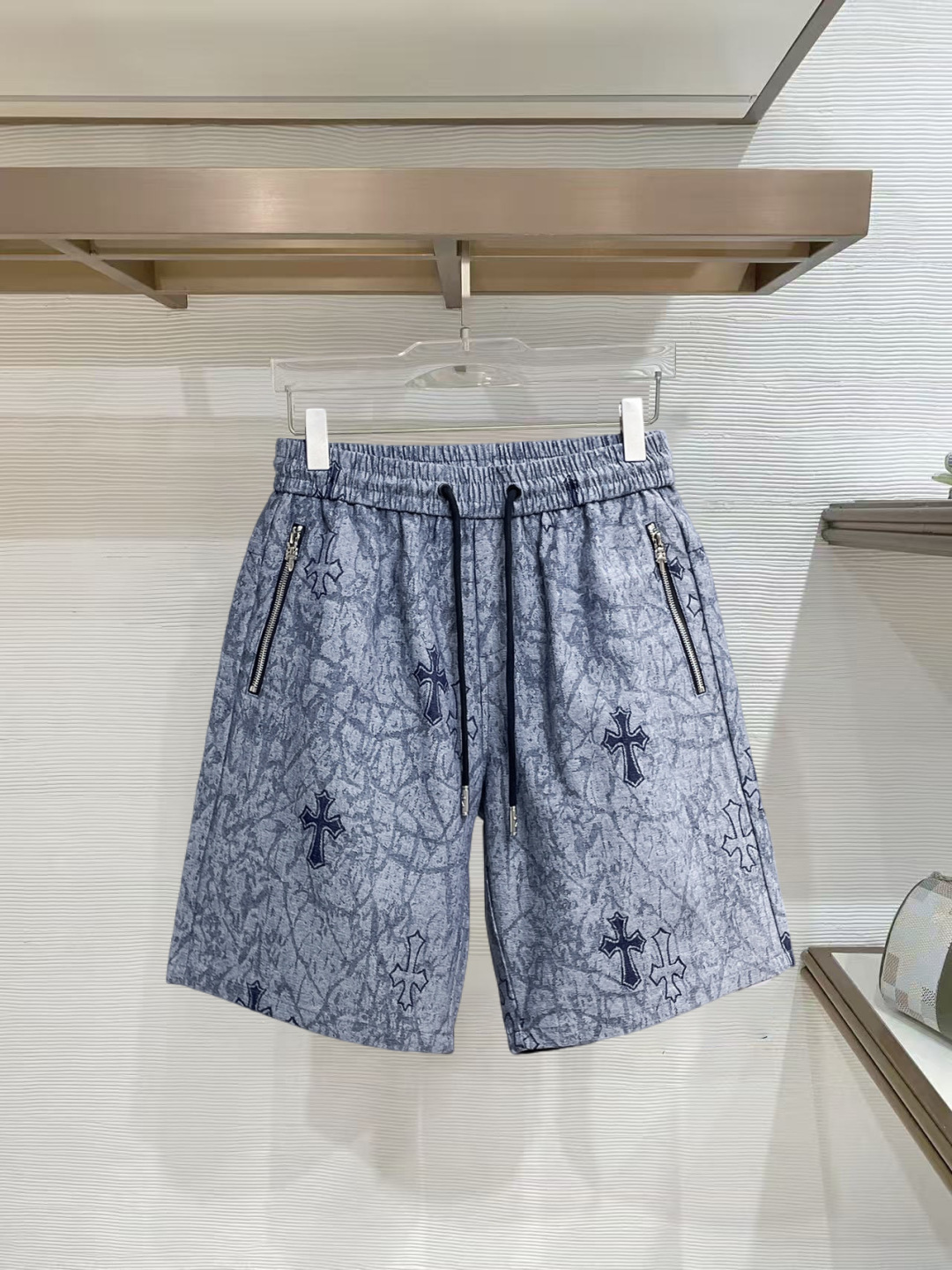 NO:777403,Croxin three-standard complete 2026 new summer men's casual shorts, advanced custom-made breathable fabrics, extremely breathable, elastic and comfortable, impeccable details, top-grade accessories, original logo design concept, delicate and soft feel!  The upper body fit is awesome!  Sizes M-XXXL, please state your height and weight when ordering,,chrome hearts,shorts,19860909克罗心三标齐全 2026夏季新款男士休闲短裤,高级定制面料透气面料 透气弹力舒适度极高,细节无可挑剔,顶级辅料配备,原版logo设计理念,手感细腻柔软！上身版型超赞！尺码M-XXXL下单报身高体重,,chrome hearts,shorts,,Men's clothing
