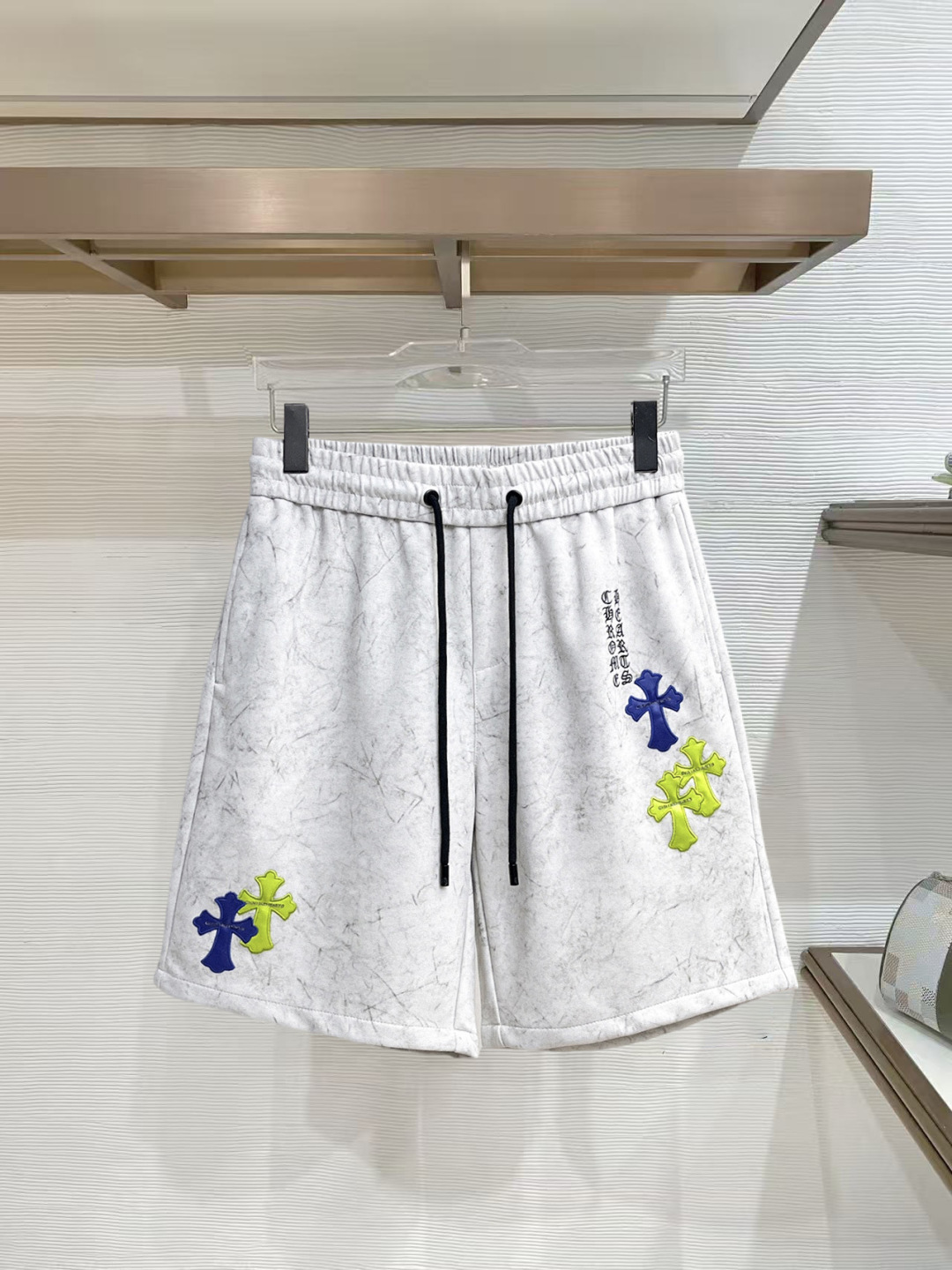 NO:777422,Croxin three-standard complete 2026 new summer men's casual shorts, advanced custom-made breathable fabrics, extremely breathable, elastic and comfortable, impeccable details, top-grade accessories, original logo design concept, delicate and soft feel!  The upper body fit is awesome!  Sizes M-XXXL, please state your height and weight when ordering,,chrome hearts,shorts,19860909克罗心 三标齐全 2026夏季新款男士休闲短裤,高级定制面料透气面料 透气弹力舒适度极高,细节无可挑剔,顶级辅料配备,原版logo设计理念,手感细腻柔软！上身版型超赞！尺码M-XXXL下单报身高体重,,chrome hearts,shorts,,Men's clothing