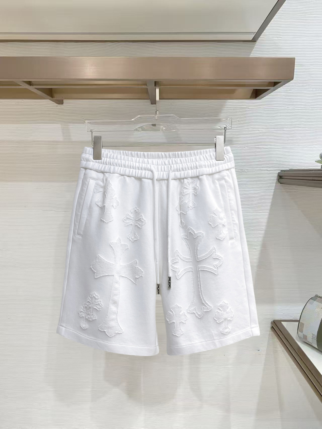 NO:777435,Croxin three-standard complete 2026 new summer men's casual shorts, advanced custom-made breathable fabrics, extremely breathable, elastic and comfortable, impeccable details, top-grade accessories, original logo design concept, delicate and soft feel!  The upper body fit is awesome!  Sizes M-XXXL, please state your height and weight when ordering,,chrome hearts,shorts,19860909克罗心三标齐全 2026夏季新款男士休闲短裤,高级定制面料透气面料 透气弹力舒适度极高,细节无可挑剔,顶级辅料配备,原版logo设计理念,手感细腻柔软！上身版型超赞！尺码M-XXXL下单报身高体重,,chrome hearts,shorts,,Men's clothing