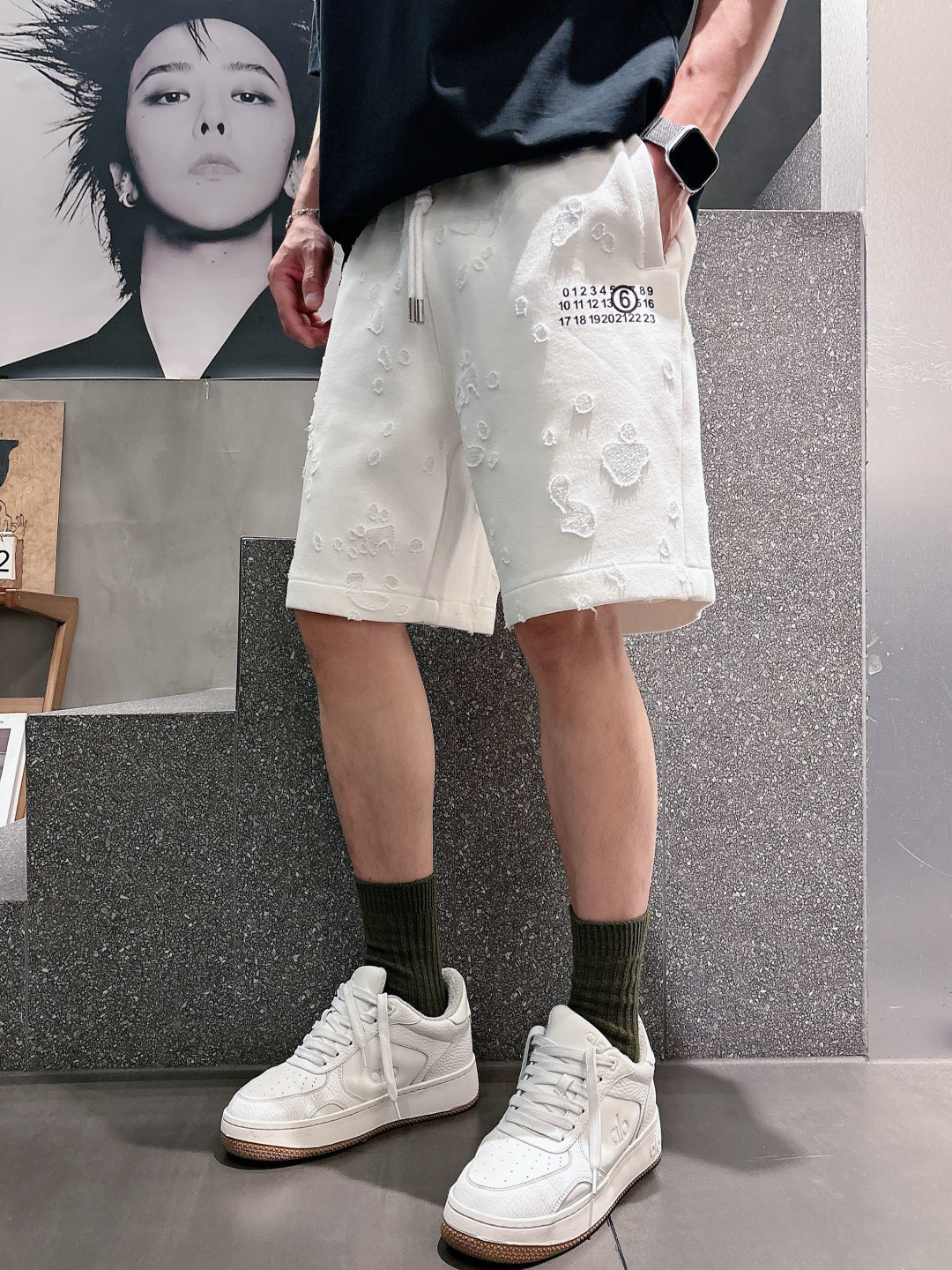 NO:844104,Margiela's three-standard complete 2026 summer new men's casual shorts, advanced custom-made breathable fabrics, extremely breathable, elastic and comfortable, impeccable details, top-grade accessories, original logo design concept, delicate and soft feel!  The upper body fit is awesome!  Sizes M-XXXL, please state your height and weight when ordering, masion margiela, shorts,19860909马吉拉三标齐全 2026夏季新款男士休闲短裤,高级定制面料透气面料 透气弹力舒适度极高,细节无可挑剔,顶级辅料配备,原版logo设计理念,手感细腻柔软！上身版型超赞！尺码M-XXXL下单报身高体重,,masion margiela,shorts,,Men's clothing