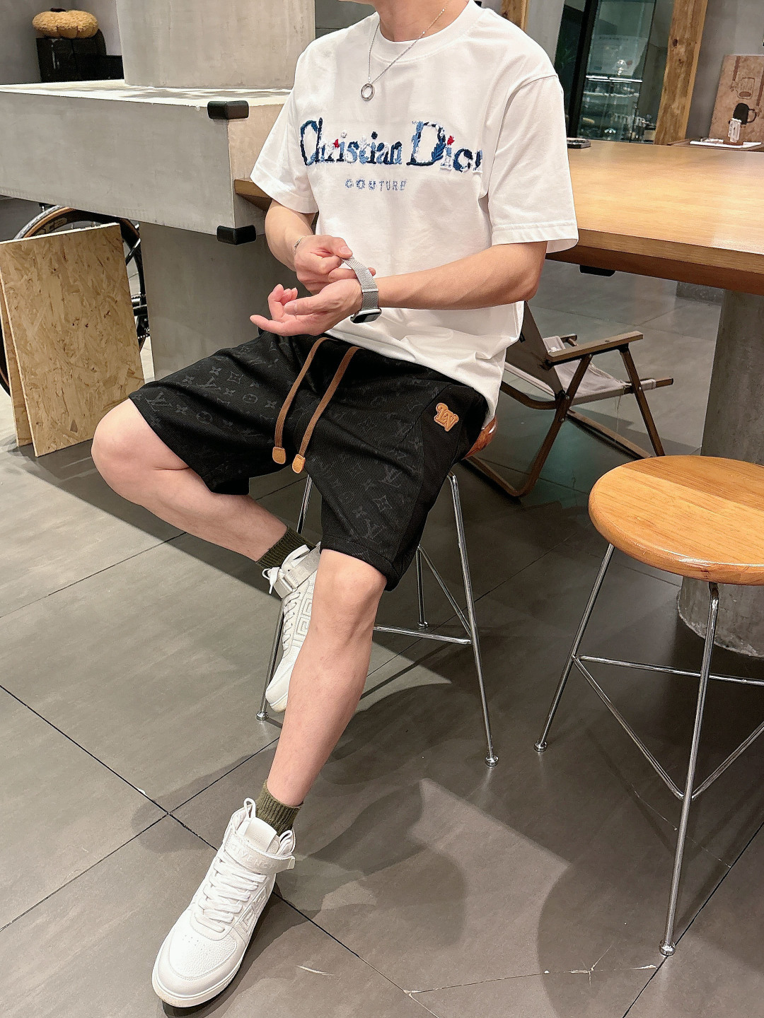 LV   三标齐全 2026夏季新款男士休闲短裤，高级定制面料透气面料 透气弹力舒适度极高，细节无可挑剔