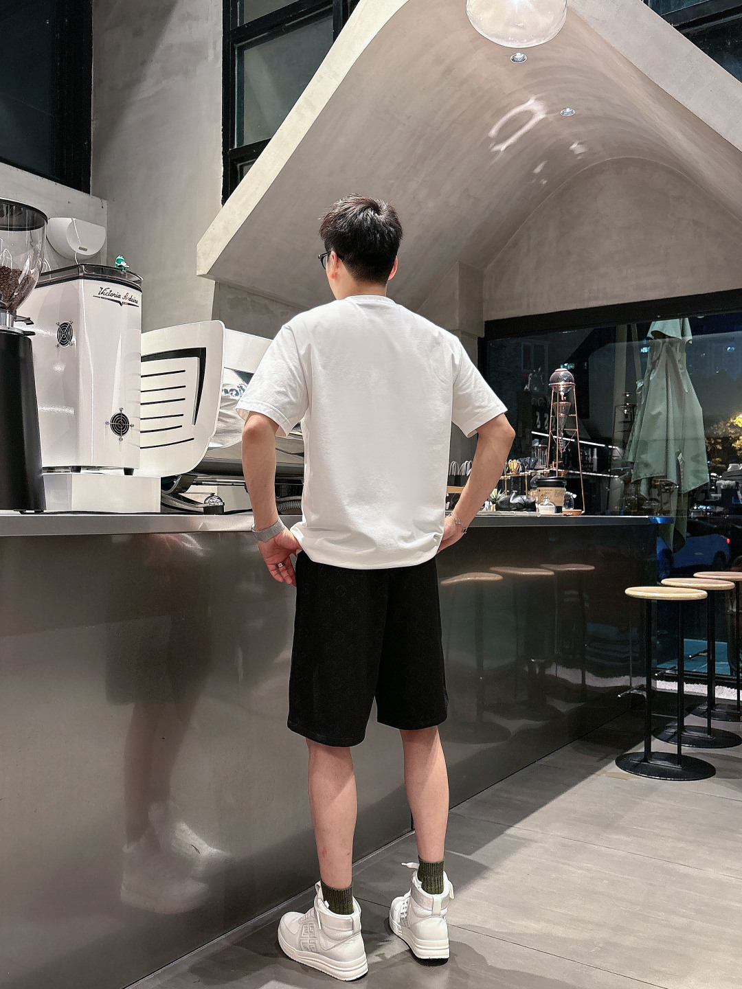 LV   三标齐全 2026夏季新款男士休闲短裤，高级定制面料透气面料 透气弹力舒适度极高，细节无可挑剔