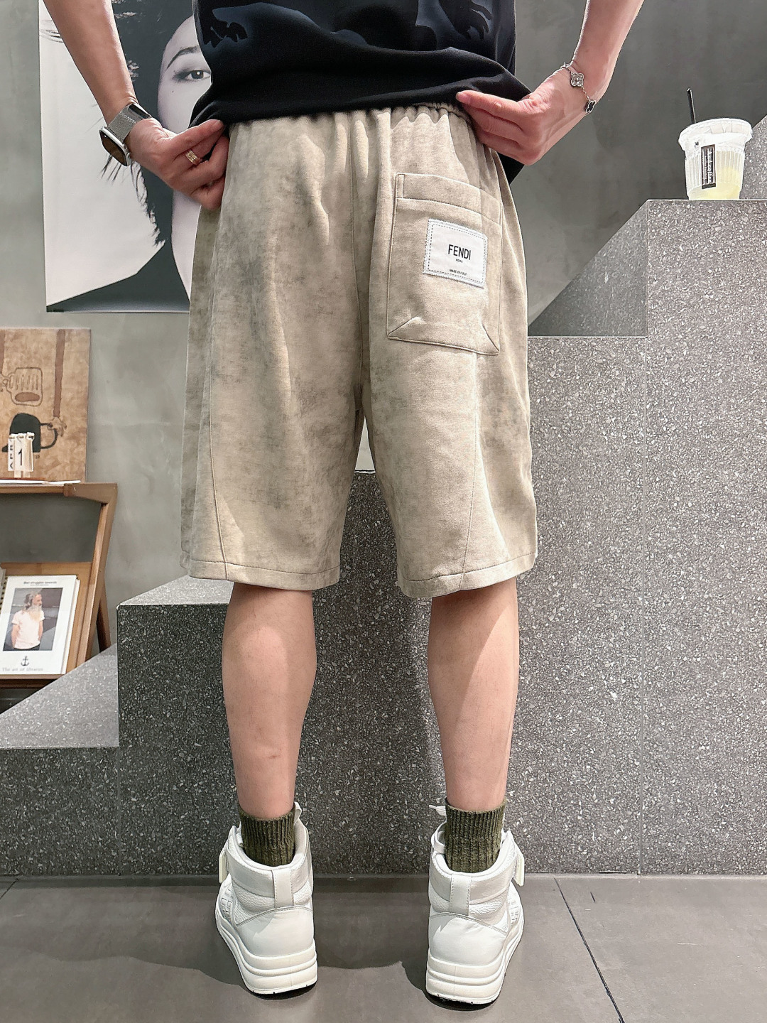 芬迪   三标齐全 2026夏季新款男士休闲短裤，高级定制面料透气面料 透气弹力舒适度极高，细节无可挑剔