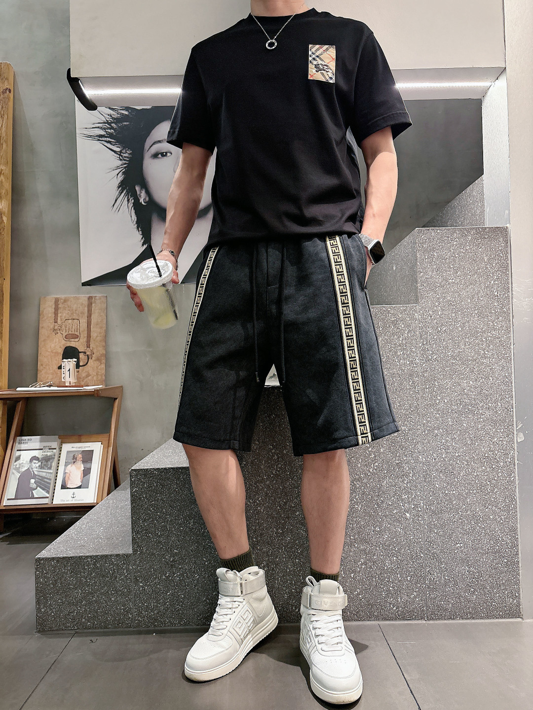 芬迪   三标齐全 2026夏季新款男士休闲短裤，高级定制面料透气面料 透气弹力舒适度极高，细节无可挑剔