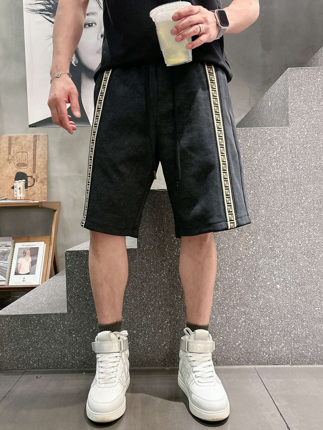 芬迪   三标齐全 2026夏季新款男士休闲短裤，高级定制面料透气面料 透气弹力舒适度极高，细节无可挑剔