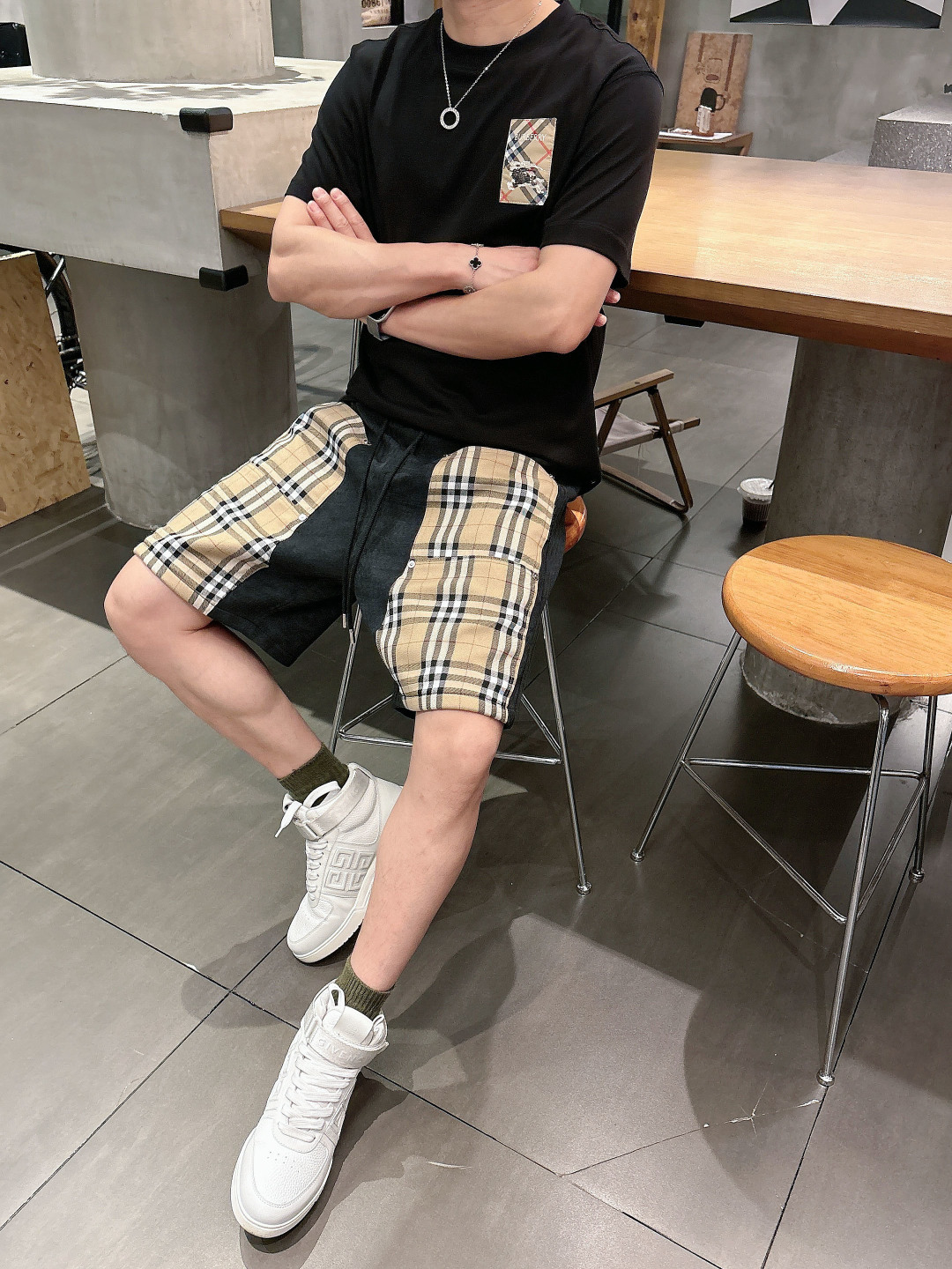 巴宝莉   三标齐全 2026夏季新款男士休闲短裤，高级定制面料透气面料 透气弹力舒适度极高，细节无可挑