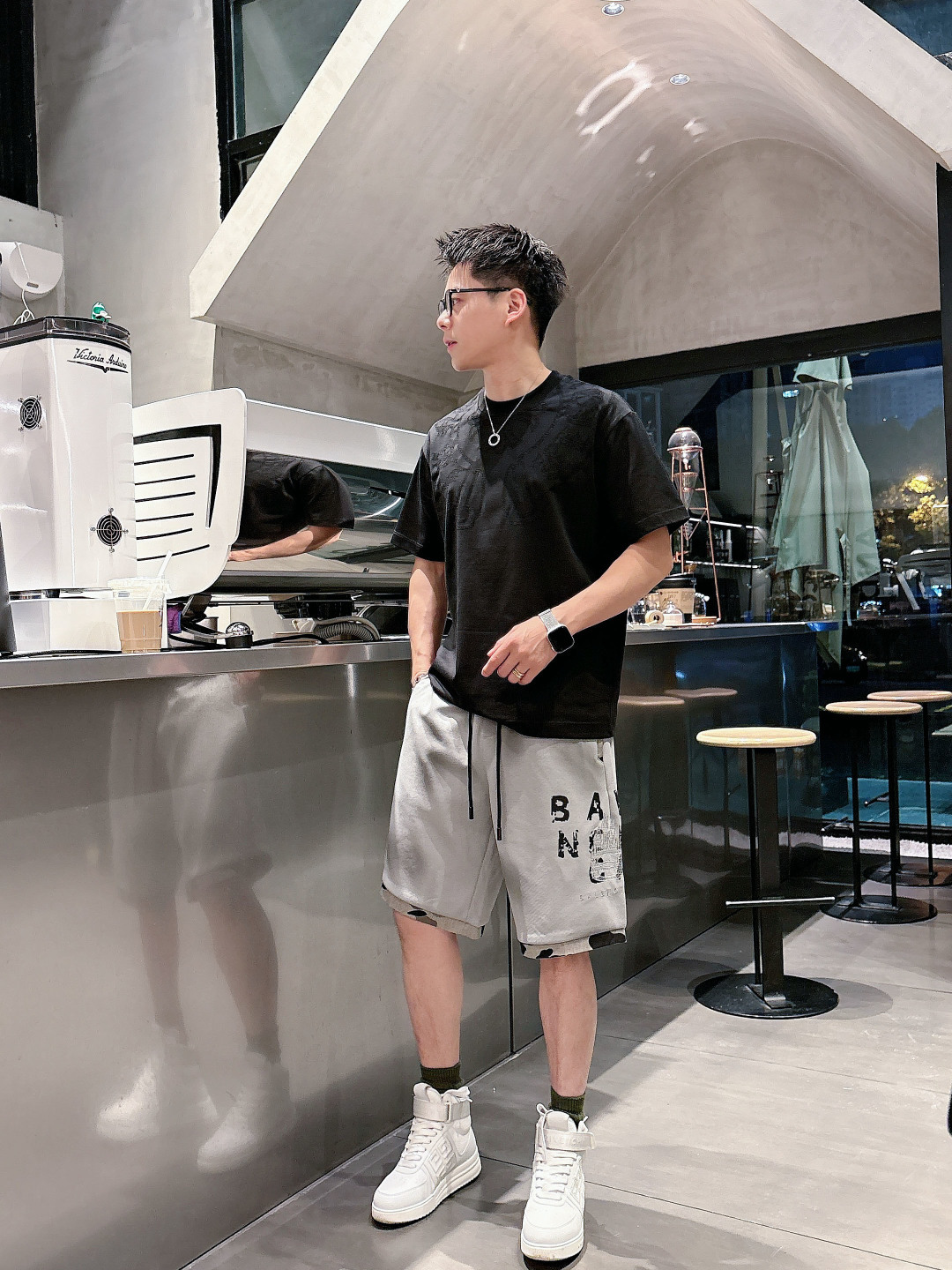 巴黎世家  三标齐全    2026夏季新款男士休闲短裤，高级定制面料透气面料 透气弹力舒适度极高，细节