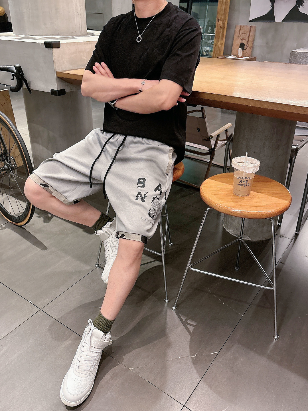 巴黎世家  三标齐全    2026夏季新款男士休闲短裤，高级定制面料透气面料 透气弹力舒适度极高，细节