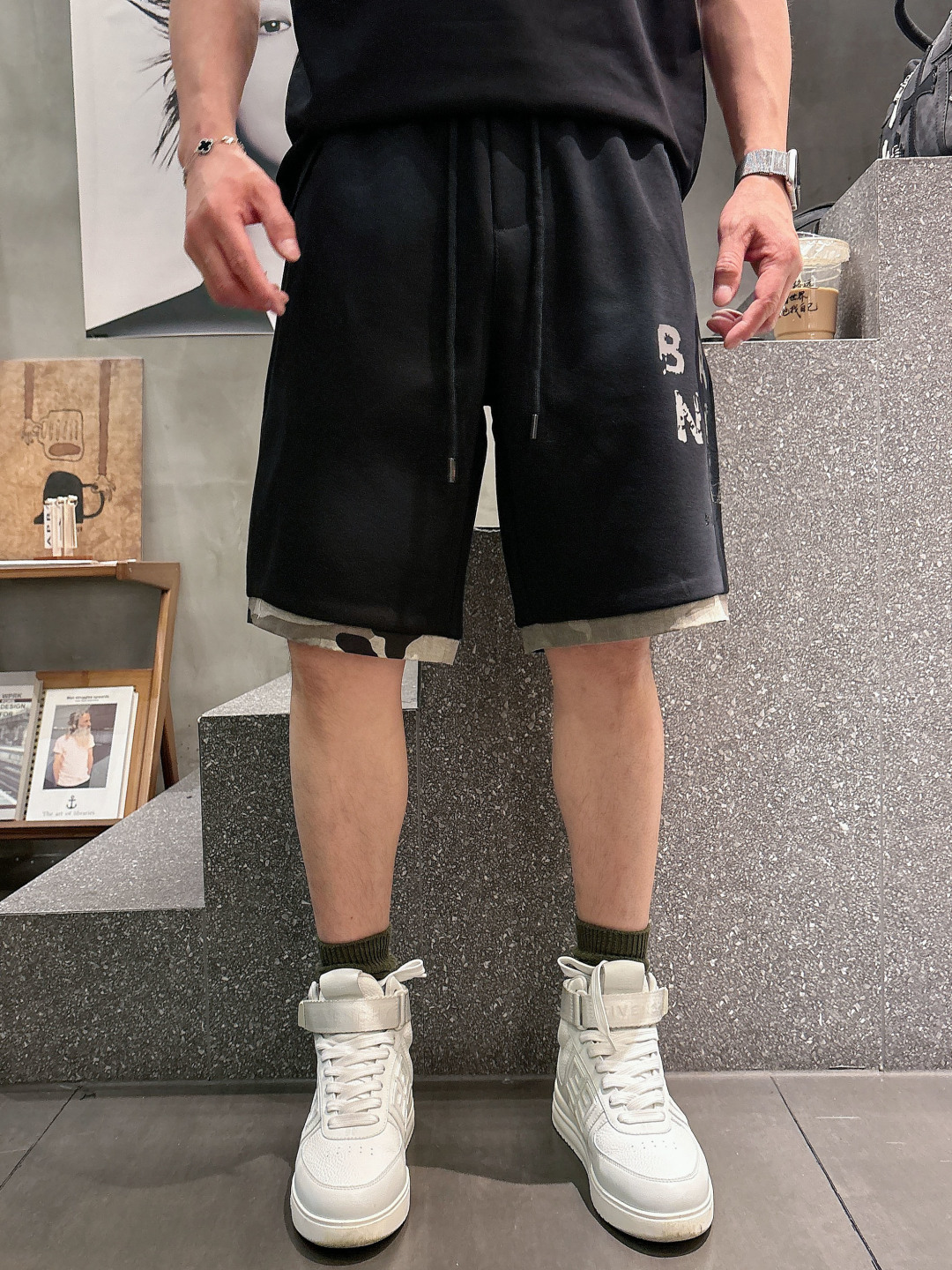 巴黎世家  三标齐全    2026夏季新款男士休闲短裤，高级定制面料透气面料 透气弹力舒适度极高，细节