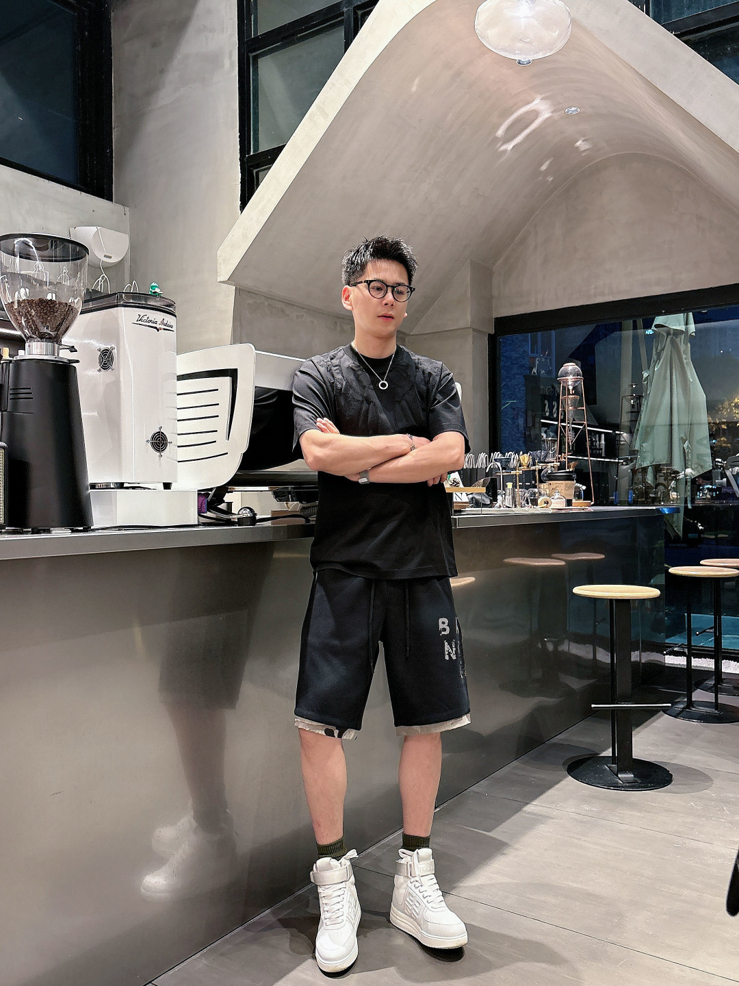 巴黎世家  三标齐全    2026夏季新款男士休闲短裤，高级定制面料透气面料 透气弹力舒适度极高，细节