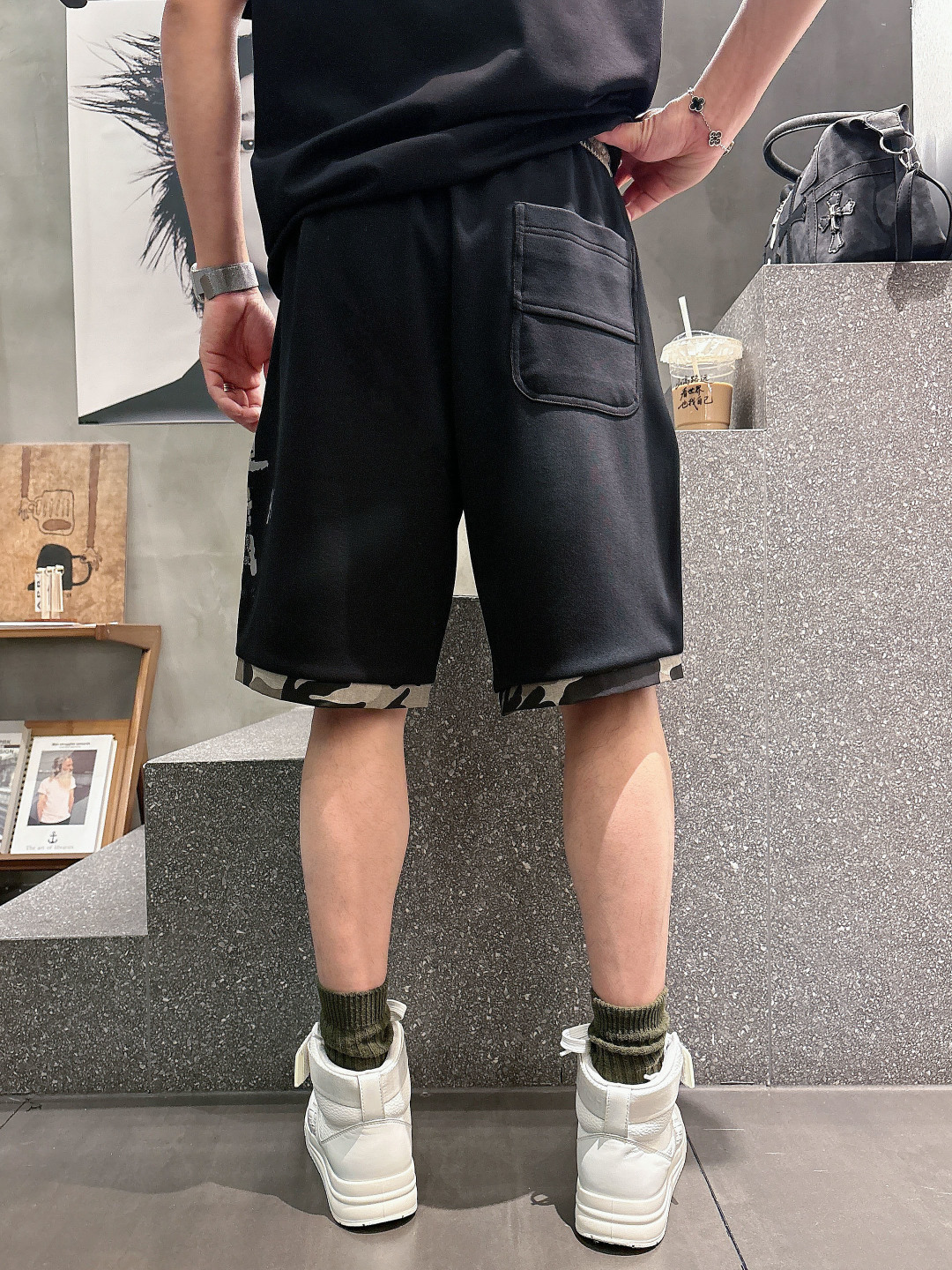 巴黎世家  三标齐全    2026夏季新款男士休闲短裤，高级定制面料透气面料 透气弹力舒适度极高，细节