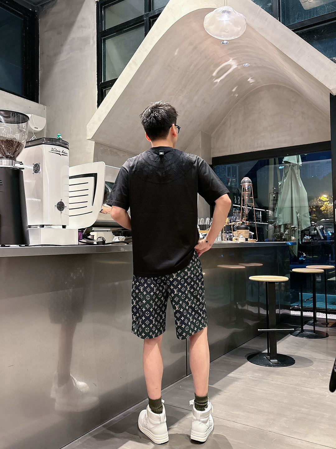 LV  三标齐全    2026夏季新款男士休闲短裤，高级定制面料透气面料 透气弹力舒适度极高，细节无可