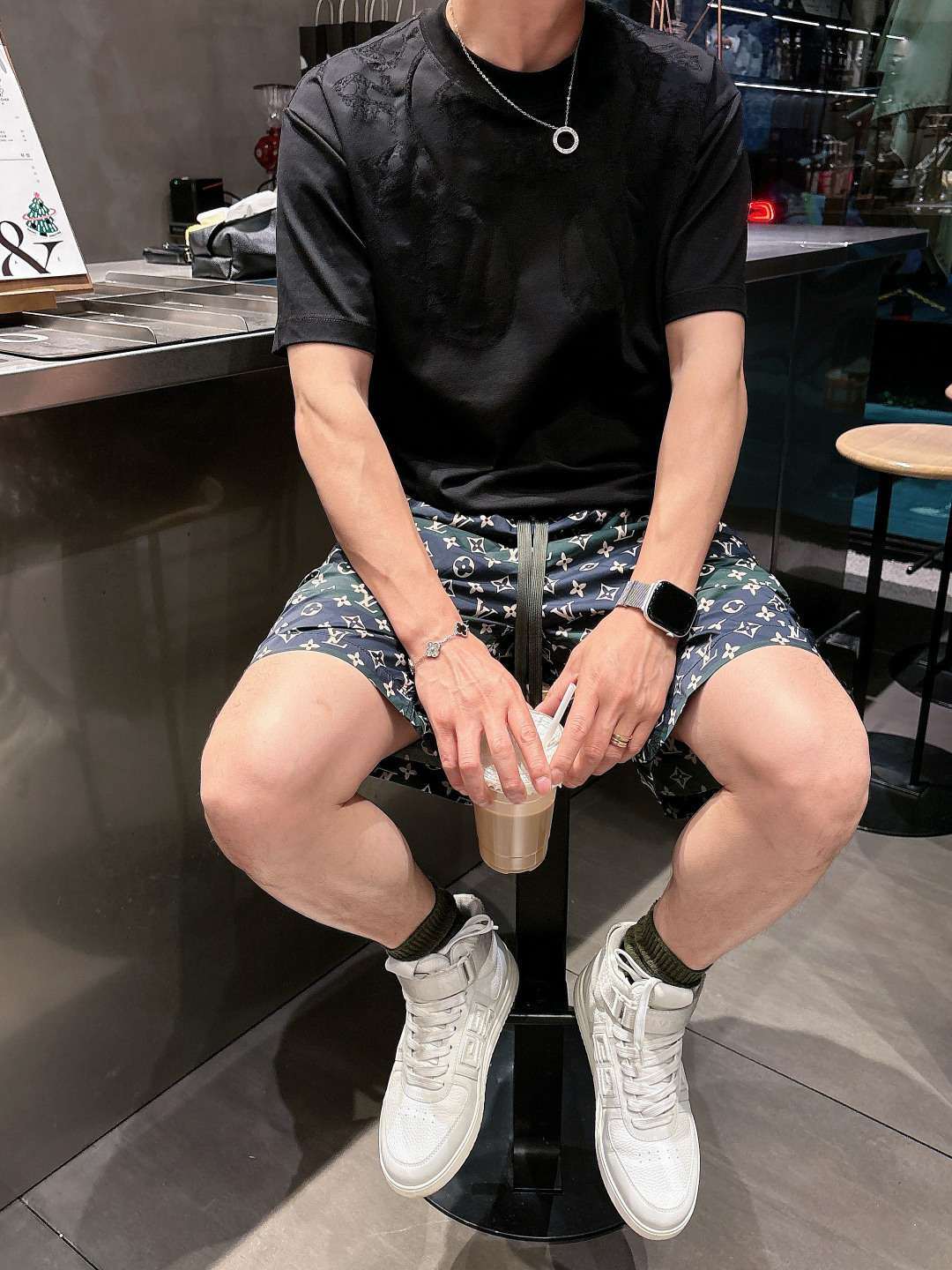 LV  三标齐全    2026夏季新款男士休闲短裤，高级定制面料透气面料 透气弹力舒适度极高，细节无可