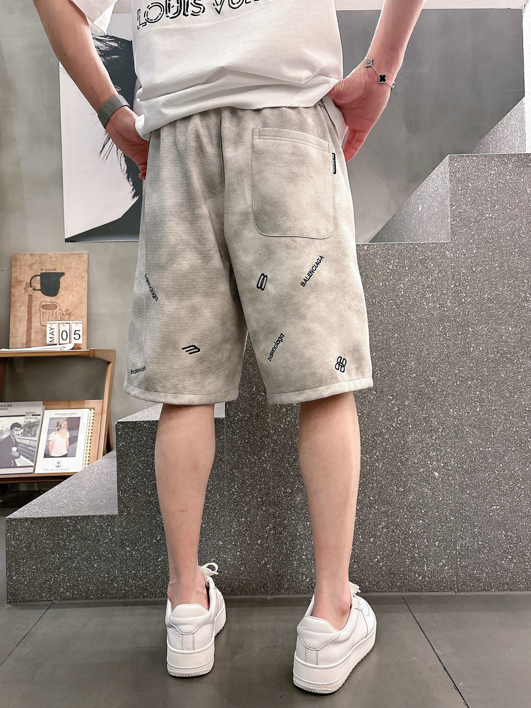 巴黎世家  三标齐全    2026夏季新款男士休闲短裤，高级定制面料透气面料 透气弹力舒适度极高，细节