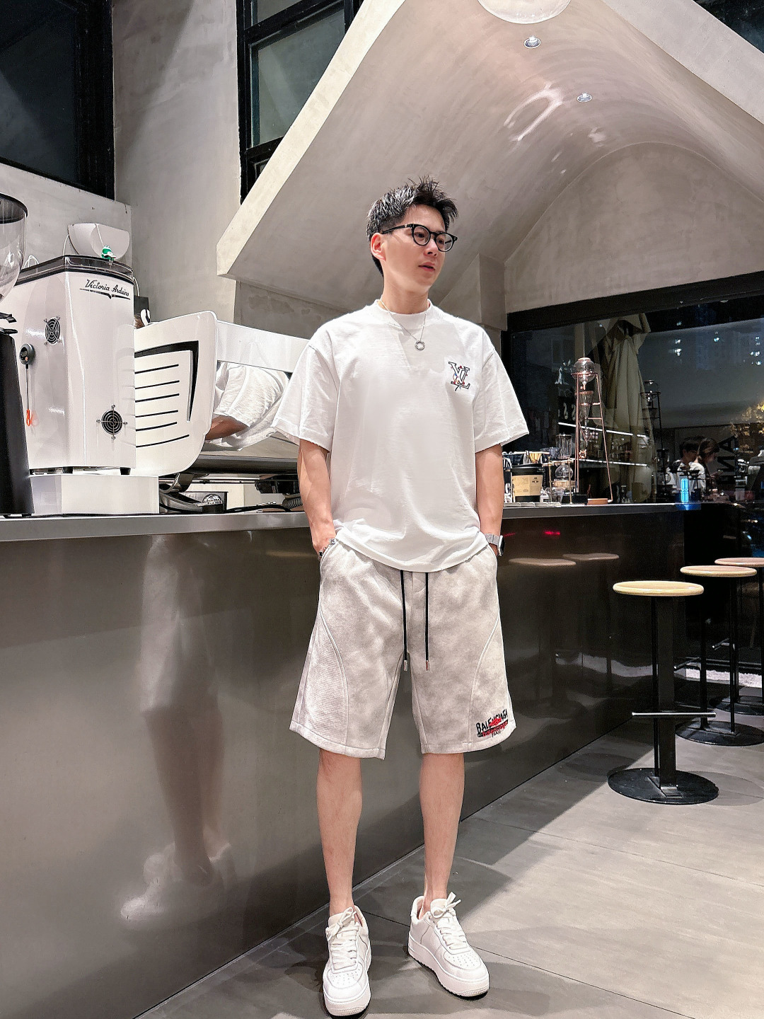 巴黎世家  三标齐全    2026夏季新款男士休闲短裤，高级定制面料透气面料 透气弹力舒适度极高，细节