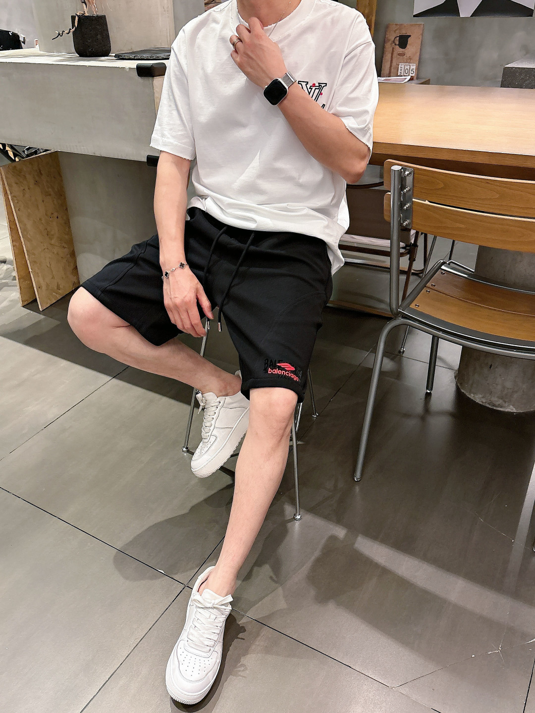 巴黎世家  三标齐全    2026夏季新款男士休闲短裤，高级定制面料透气面料 透气弹力舒适度极高，细节