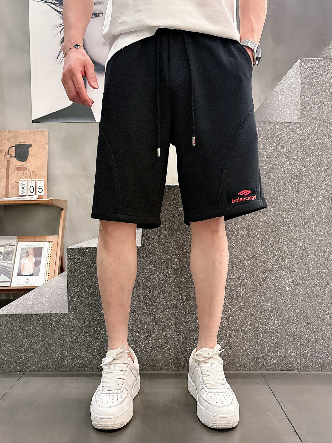 巴黎世家  三标齐全    2026夏季新款男士休闲短裤，高级定制面料透气面料 透气弹力舒适度极高，细节