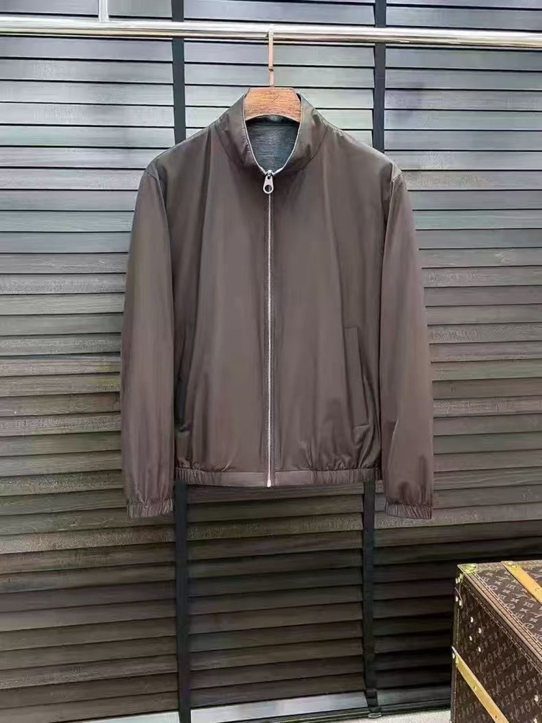 杰尼亚ZEGNA 2020S新款两面穿立领羊毛夹克外套。70%晴伦30%羊毛 柜子在售款。采用原版定制羊