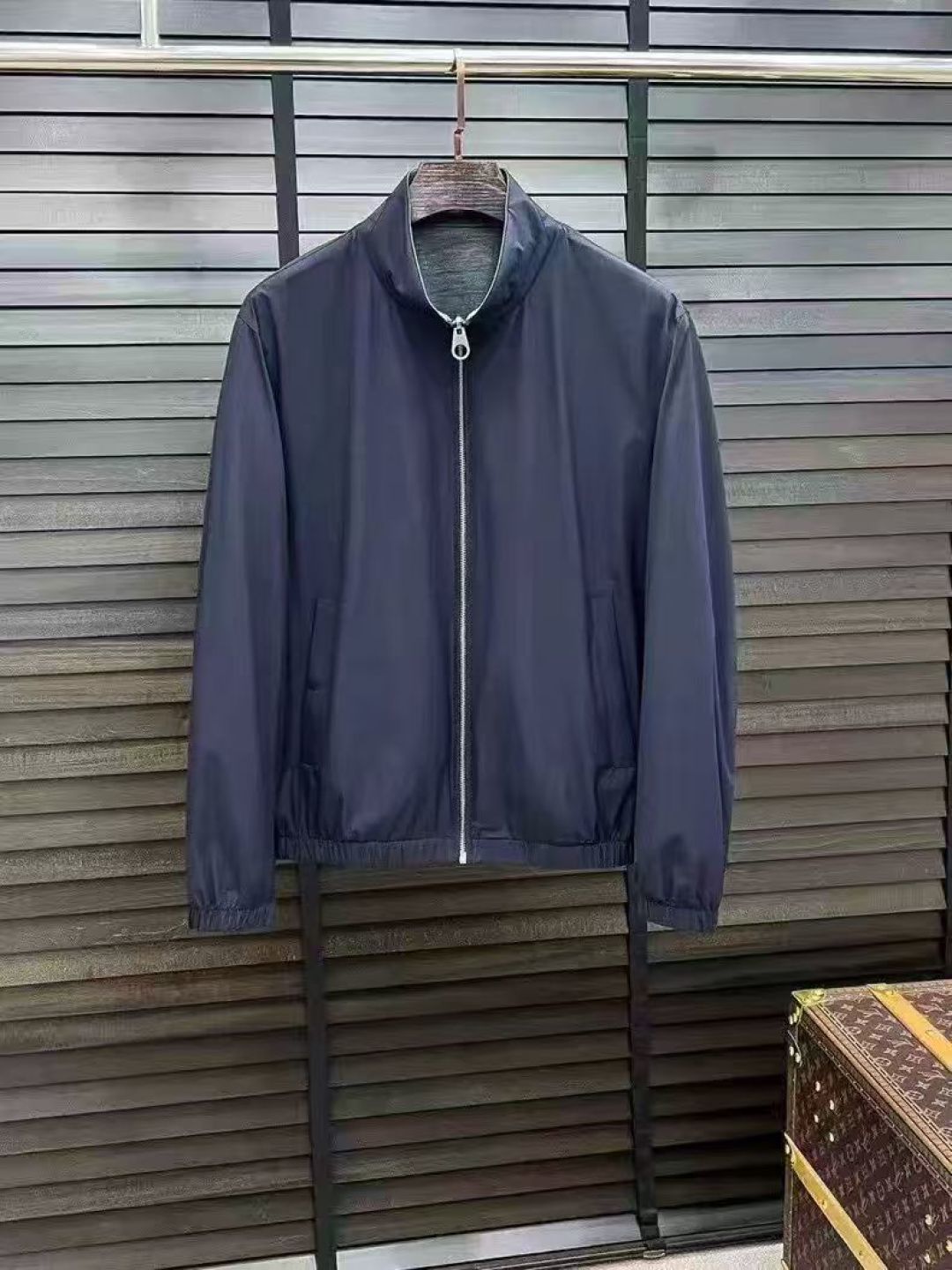 杰尼亚ZEGNA 2020S新款两面穿立领羊毛夹克外套。70%晴伦30%羊毛 柜子在售款。采用原版定制羊