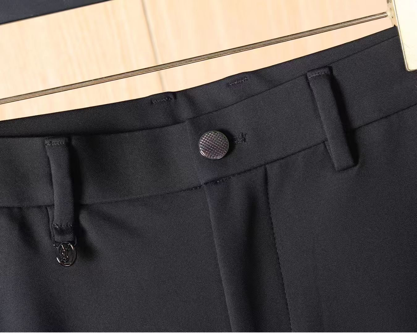 圣罗兰 2025ss秋季专柜新品同步上市。原单订制高品质时尚休闲裤。超级百搭款。独家定制-进口高端绵面料