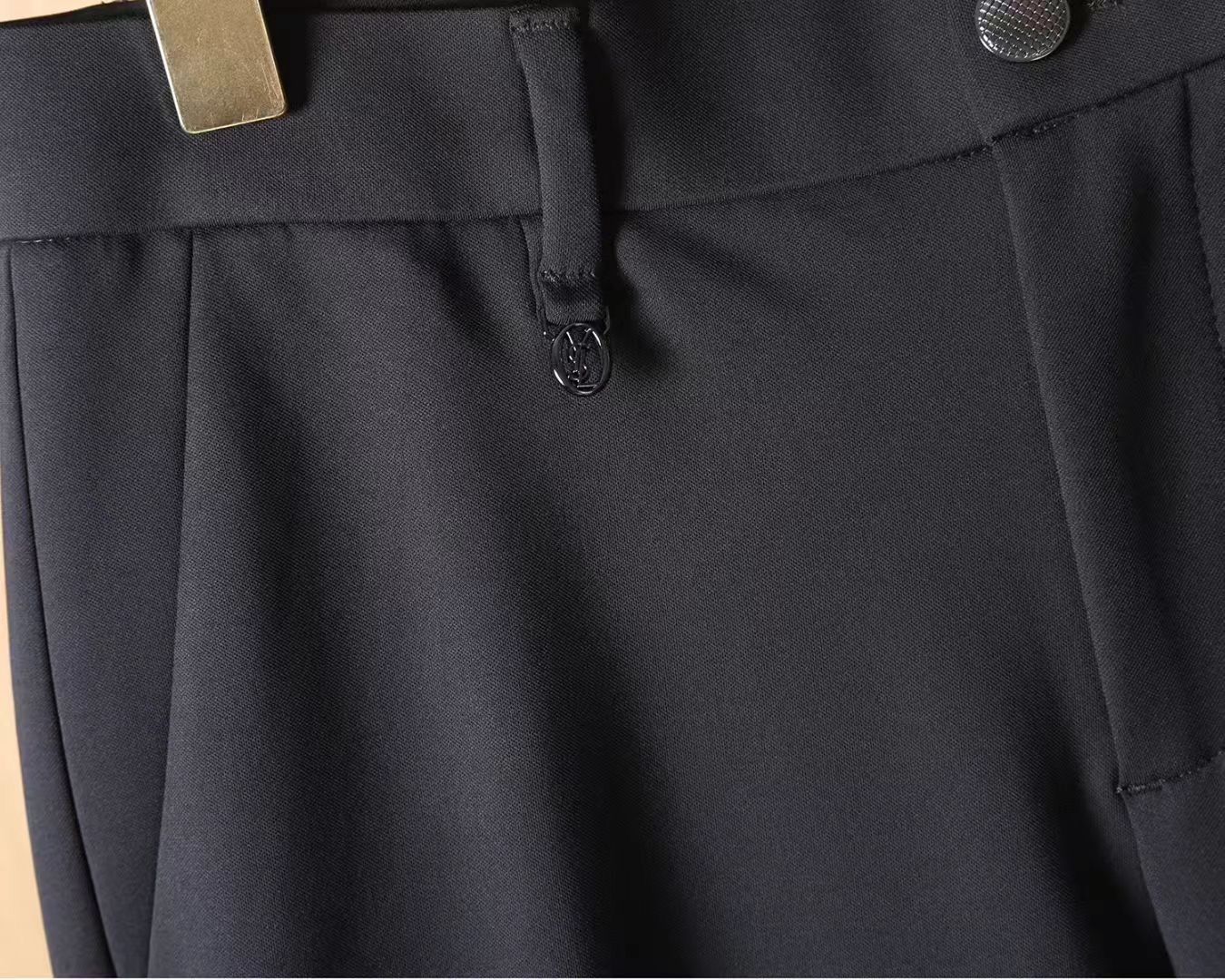 圣罗兰 2025ss秋季专柜新品同步上市。原单订制高品质时尚休闲裤。超级百搭款。独家定制-进口高端绵面料