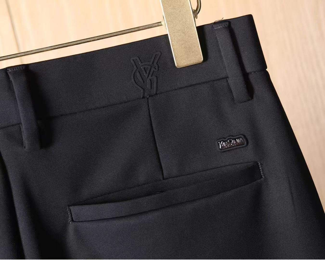 圣罗兰 2025ss秋季专柜新品同步上市。原单订制高品质时尚休闲裤。超级百搭款。独家定制-进口高端绵面料