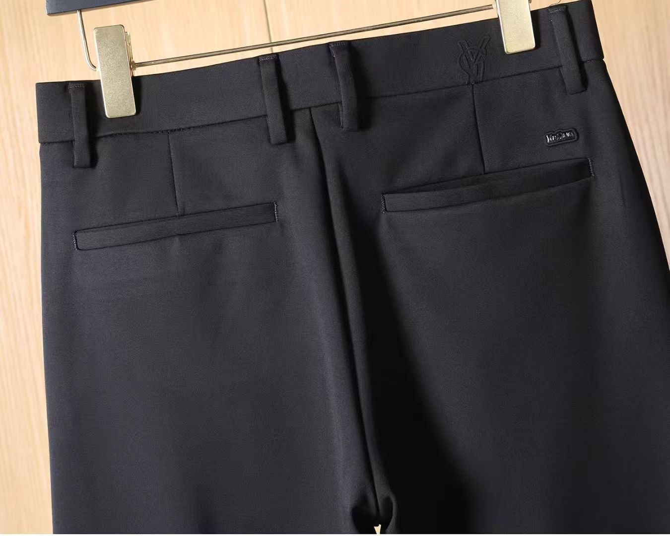 圣罗兰 2025ss秋季专柜新品同步上市。原单订制高品质时尚休闲裤。超级百搭款。独家定制-进口高端绵面料