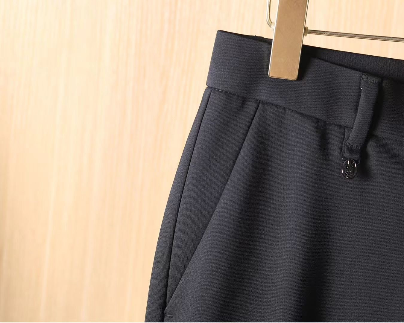 圣罗兰 2025ss秋季专柜新品同步上市。原单订制高品质时尚休闲裤。超级百搭款。独家定制-进口高端绵面料