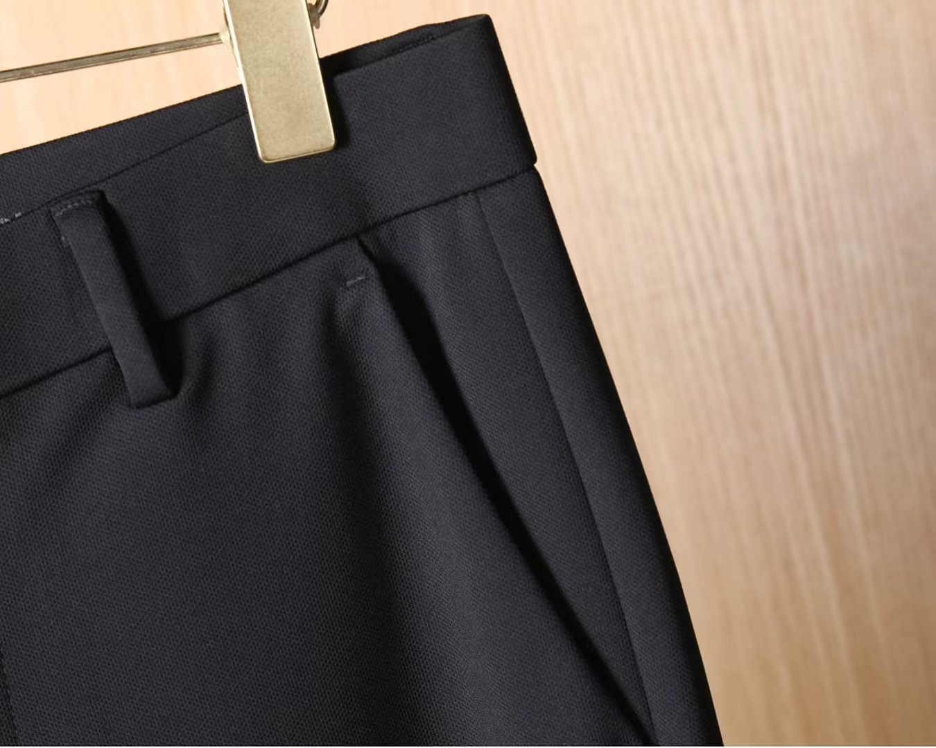 菲拉格慕 2025ss秋季专柜新品同步上市。原单订制高品质时尚休闲裤。超级百搭款。独家定制-进口高端绵面