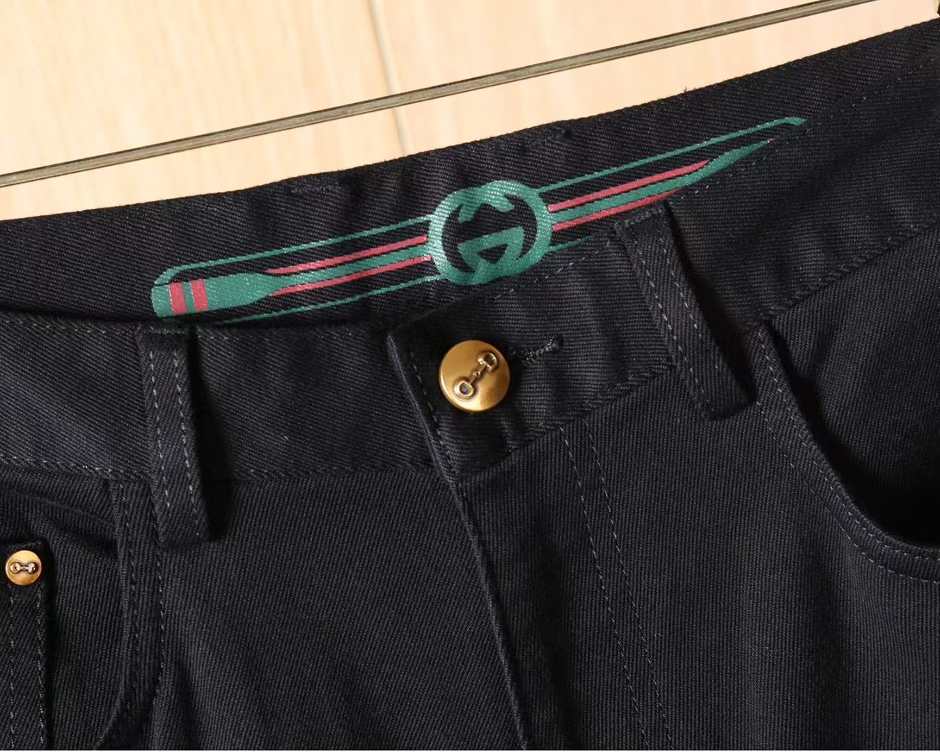 古奇 2025ss秋季专柜新品同步上市。原单订制高品质时尚休闲裤。超级百搭款。独家定制-进口高端绵面料，