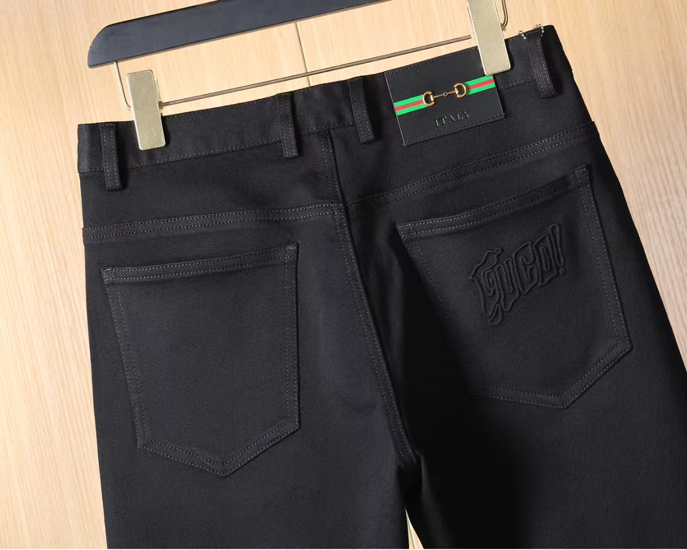 古奇 2025ss秋季专柜新品同步上市。原单订制高品质时尚休闲裤。超级百搭款。独家定制-进口高端绵面料，