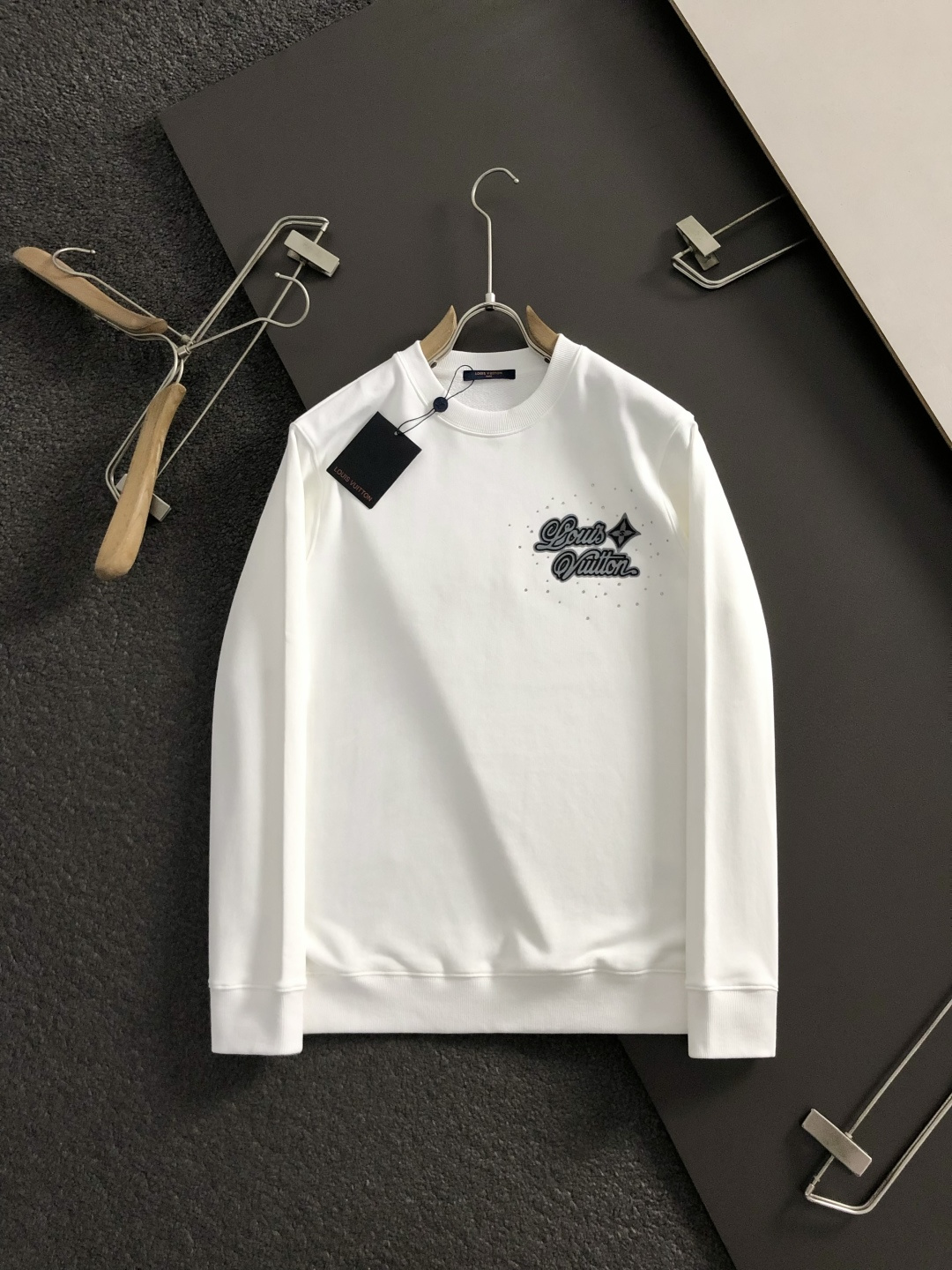 L牌*合身版型S-Xl25秋冬印花烫钻潮牌卫衣，精致工艺专柜面料，顶级元素融合打造，3标齐全，潮男时尚，
