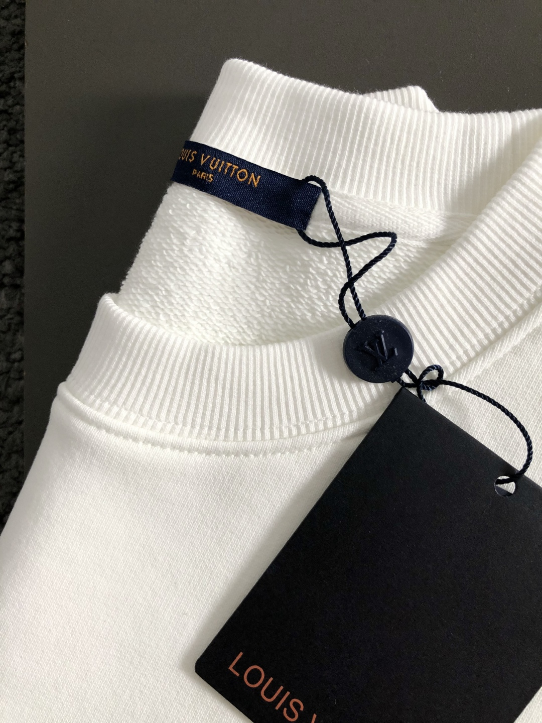 L牌*合身版型S-Xl25秋冬印花烫钻潮牌卫衣，精致工艺专柜面料，顶级元素融合打造，3标齐全，潮男时尚，