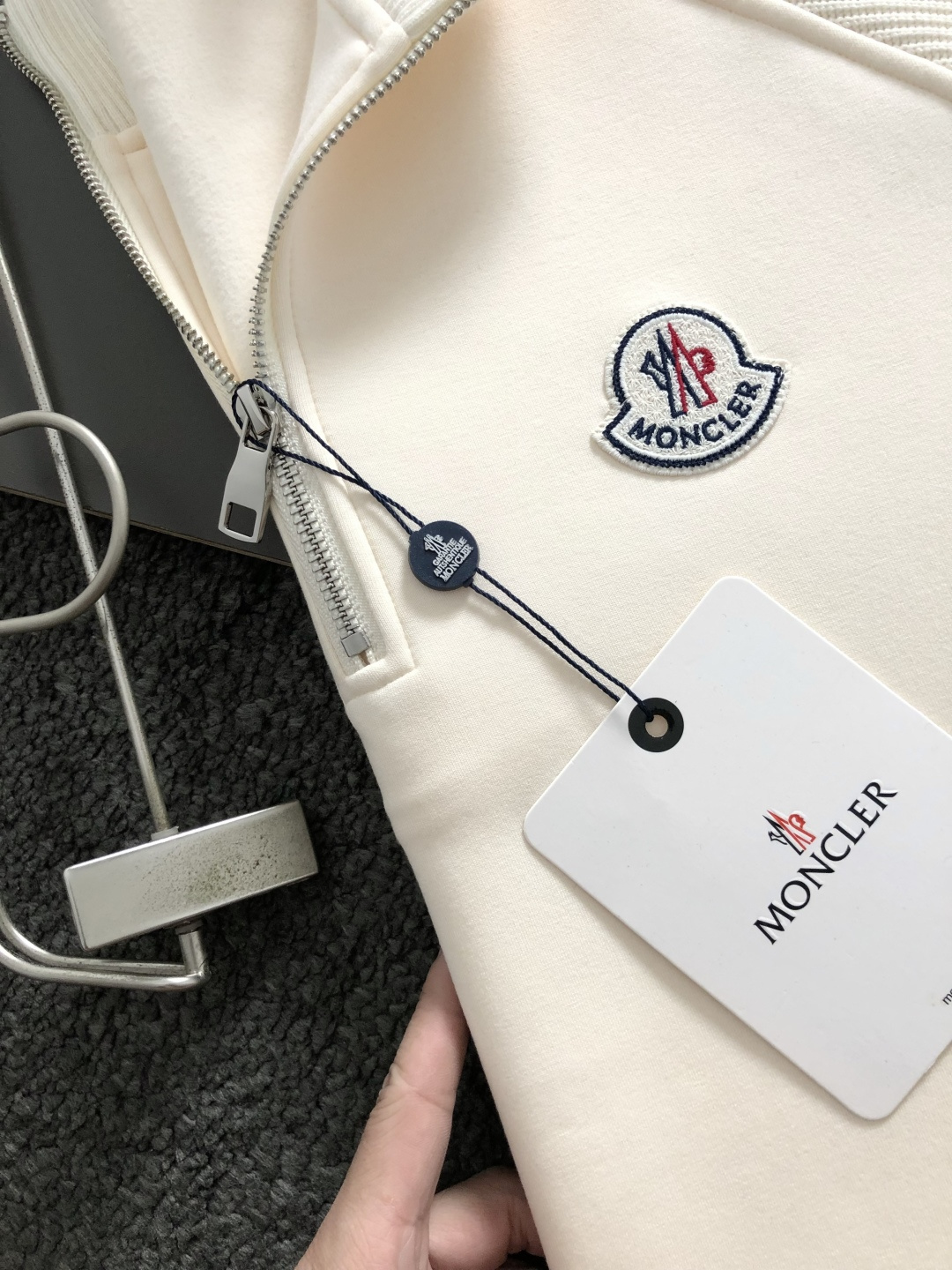 Mon*合身版型M-XXXL2025秋冬云柔系列双面料拼接简约百搭拉链logo贴标内里拉绒时尚百搭立领卫