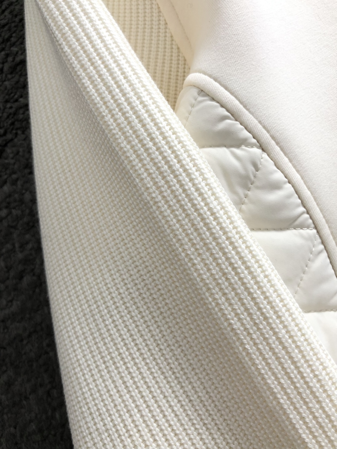 Mon*合身版型M-XXXL2025秋冬云柔系列双面料拼接简约百搭拉链logo贴标内里拉绒时尚百搭立领卫