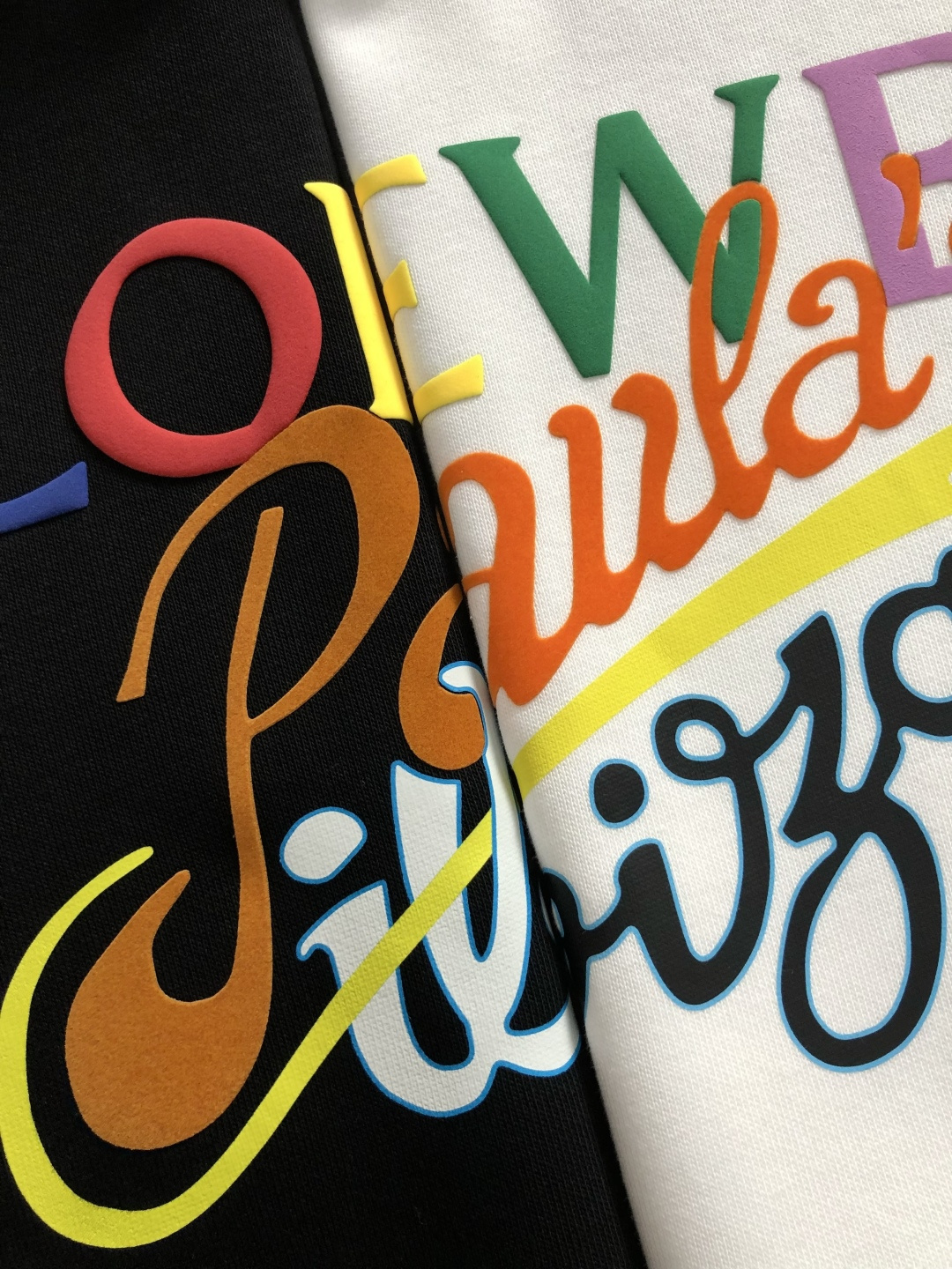 Low*合身版型M-XXXl2025秋冬潮牌连帽卫衣，以经典彩色排列印花为主调，巧妙印花元素，打破传统卫