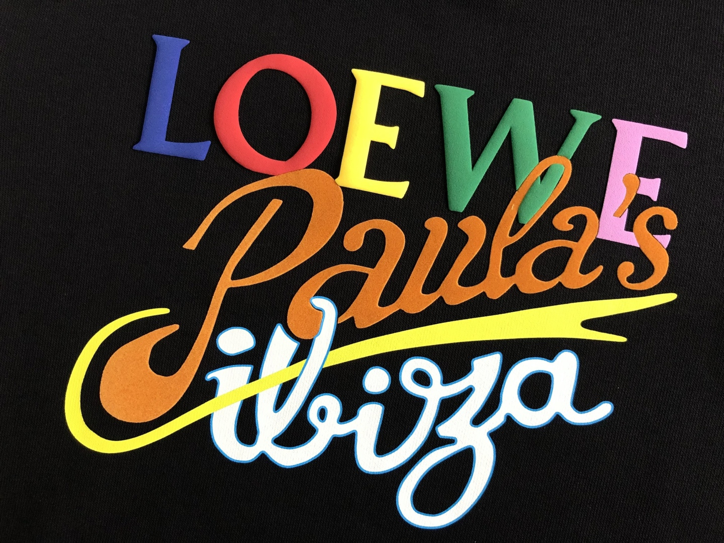 Low*合身版型M-XXXl2025秋冬潮牌连帽卫衣，以经典彩色排列印花为主调，巧妙印花元素，打破传统卫