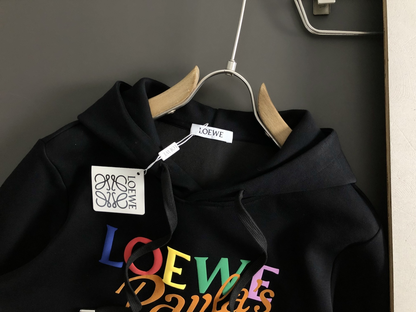 Low*合身版型M-XXXl2025秋冬潮牌连帽卫衣，以经典彩色排列印花为主调，巧妙印花元素，打破传统卫