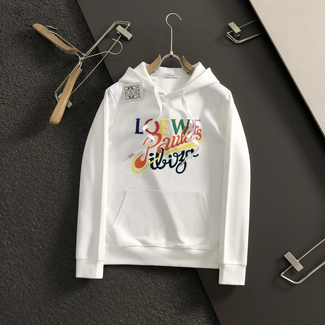 Low*合身版型M-XXXl2025秋冬潮牌连帽卫衣，以经典彩色排列印花为主调，巧妙印花元素，打破传统卫