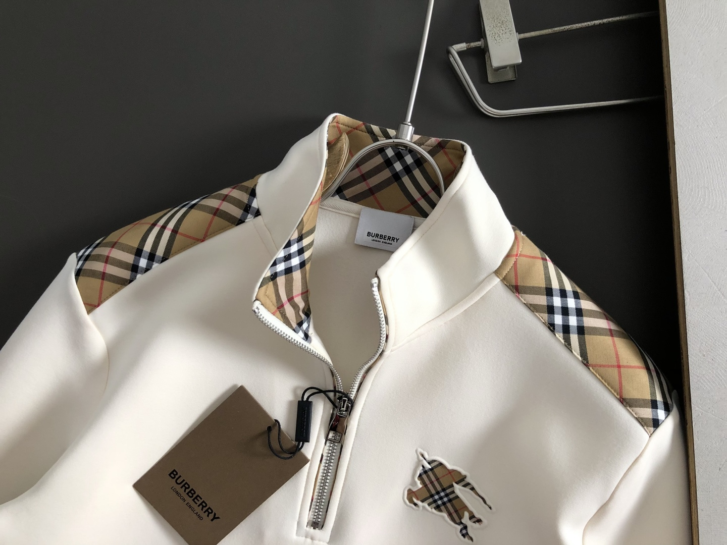 BBR*合身版型M-XXXL2025秋冬云柔系列拉链格纹融合骑士logo内里拉绒时尚百搭立领卫衣长袖，精