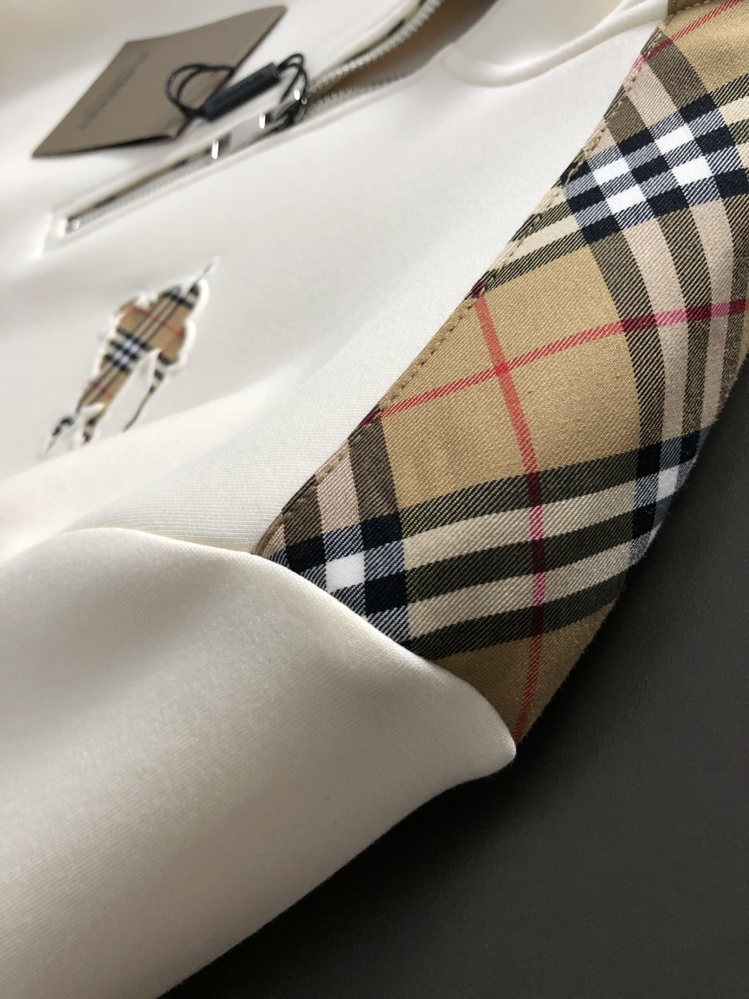 BBR*合身版型M-XXXL2025秋冬云柔系列拉链格纹融合骑士logo内里拉绒时尚百搭立领卫衣长袖，精