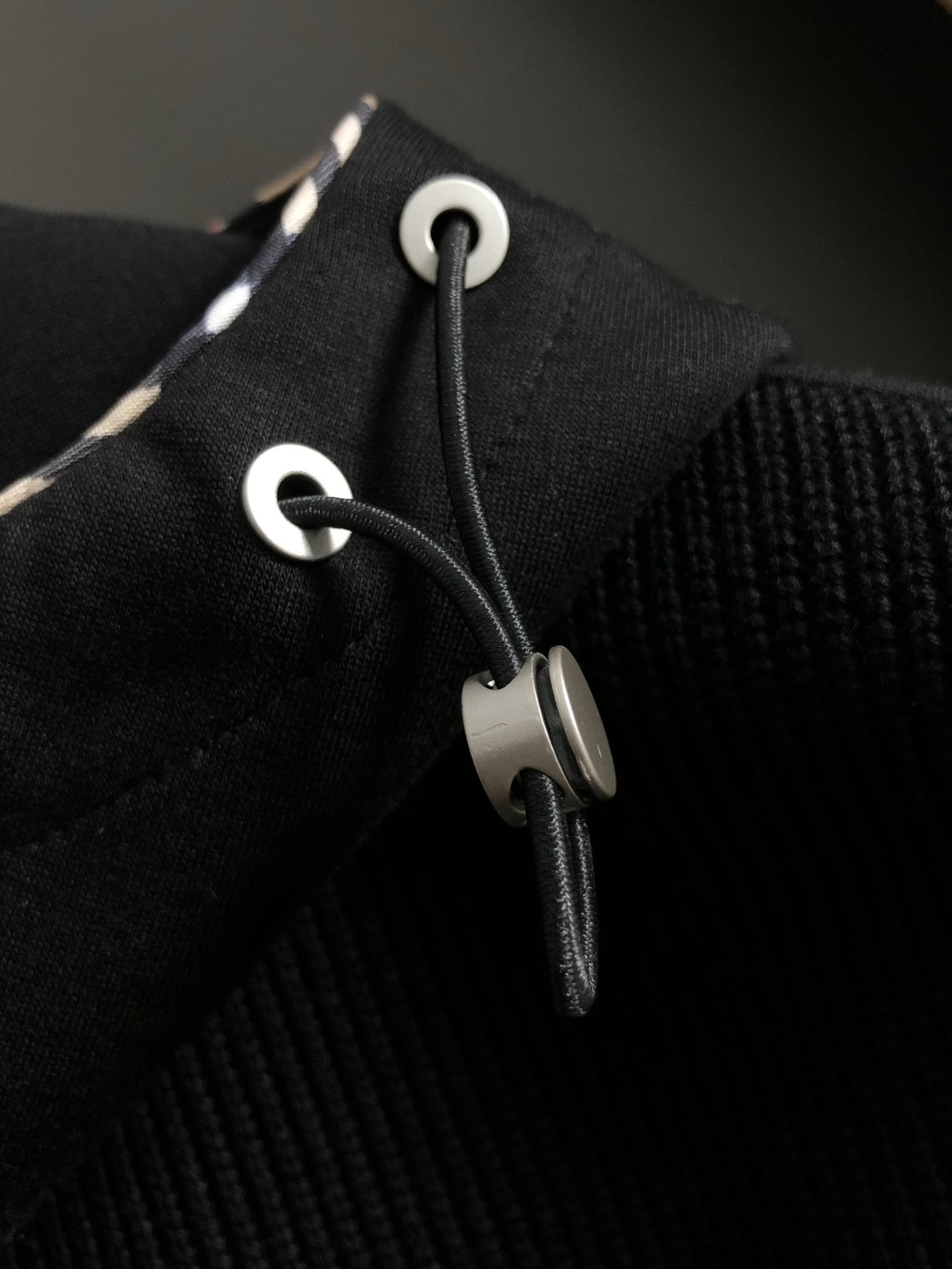 BBR**合身版型M-XXXL2025秋冬云柔系列双拼皮标简约格纹描边百搭拉链翻领卫衣长袖，精致工艺专柜