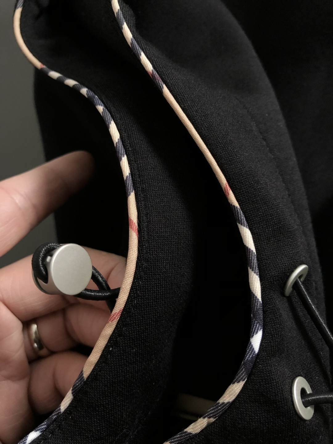 BBR**合身版型M-XXXL2025秋冬云柔系列双拼皮标简约格纹描边百搭拉链翻领卫衣长袖，精致工艺专柜