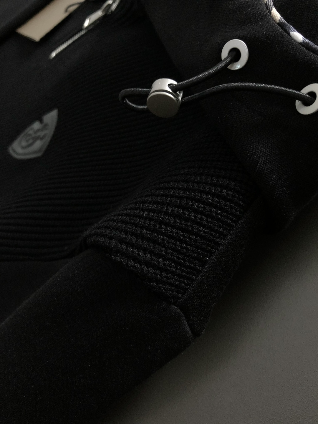 BBR**合身版型M-XXXL2025秋冬云柔系列双拼皮标简约格纹描边百搭拉链翻领卫衣长袖，精致工艺专柜