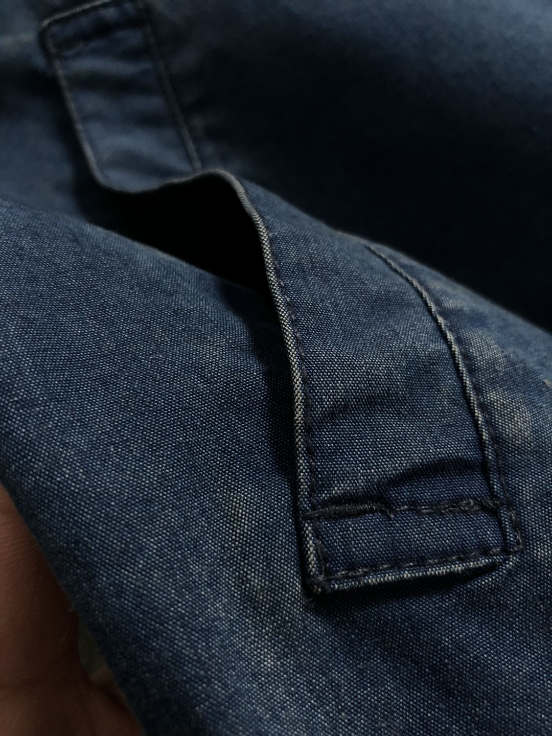 POLO*微宽版型S-Xl2025秋冬潮牌外套，以经典黑色为主调，巧妙融入红色刺绣元素，打破传统夹克的单