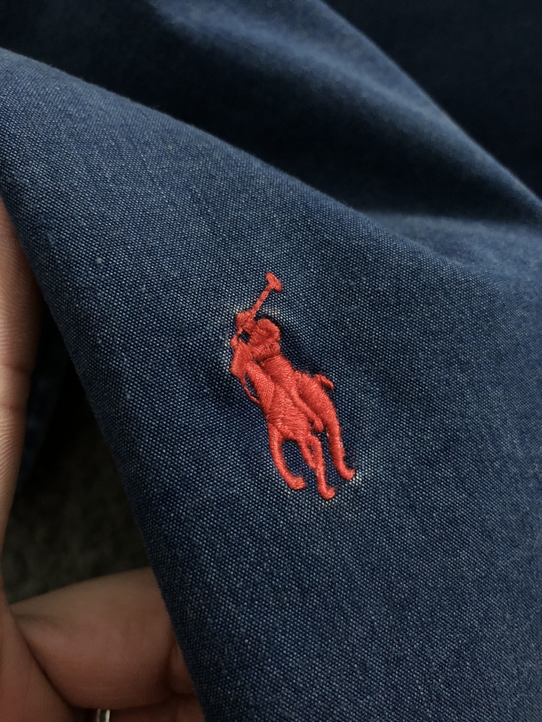 POLO*微宽版型S-Xl2025秋冬潮牌外套，以经典黑色为主调，巧妙融入红色刺绣元素，打破传统夹克的单